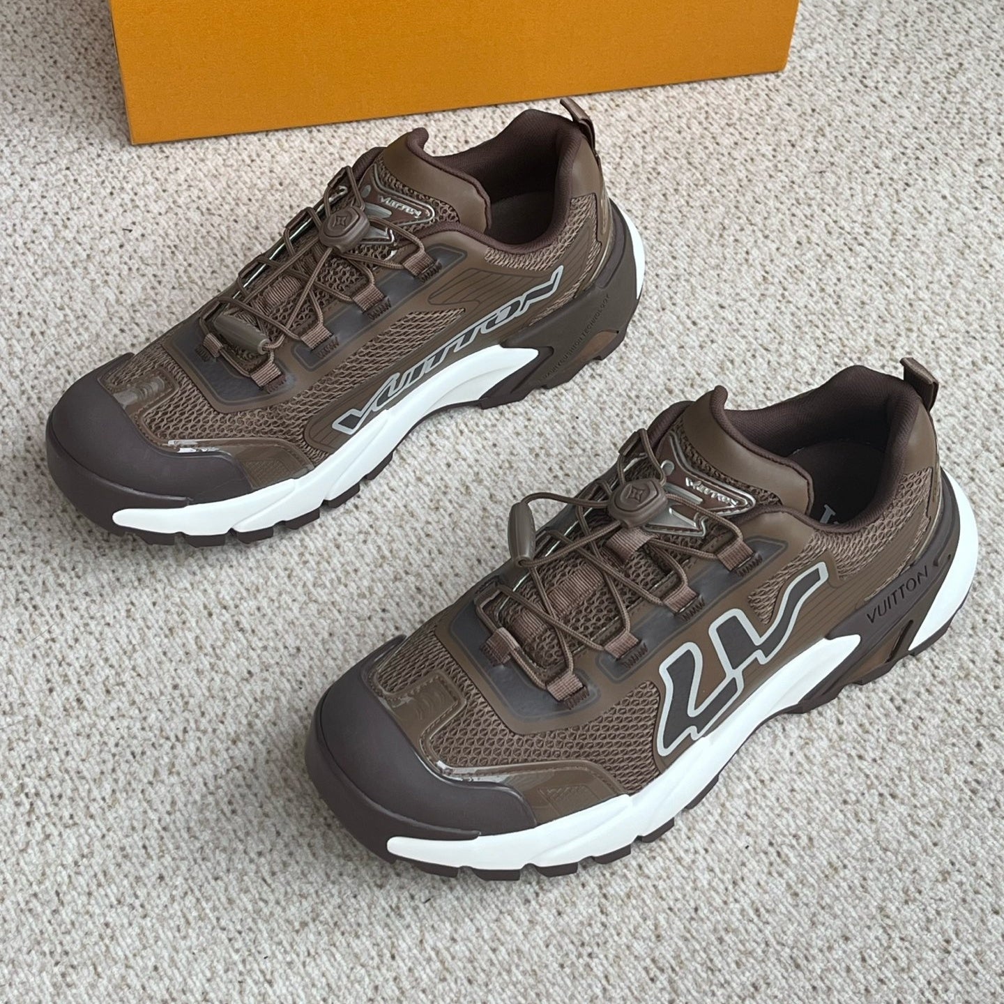 러너 스니커즈 (Runner sneakers)