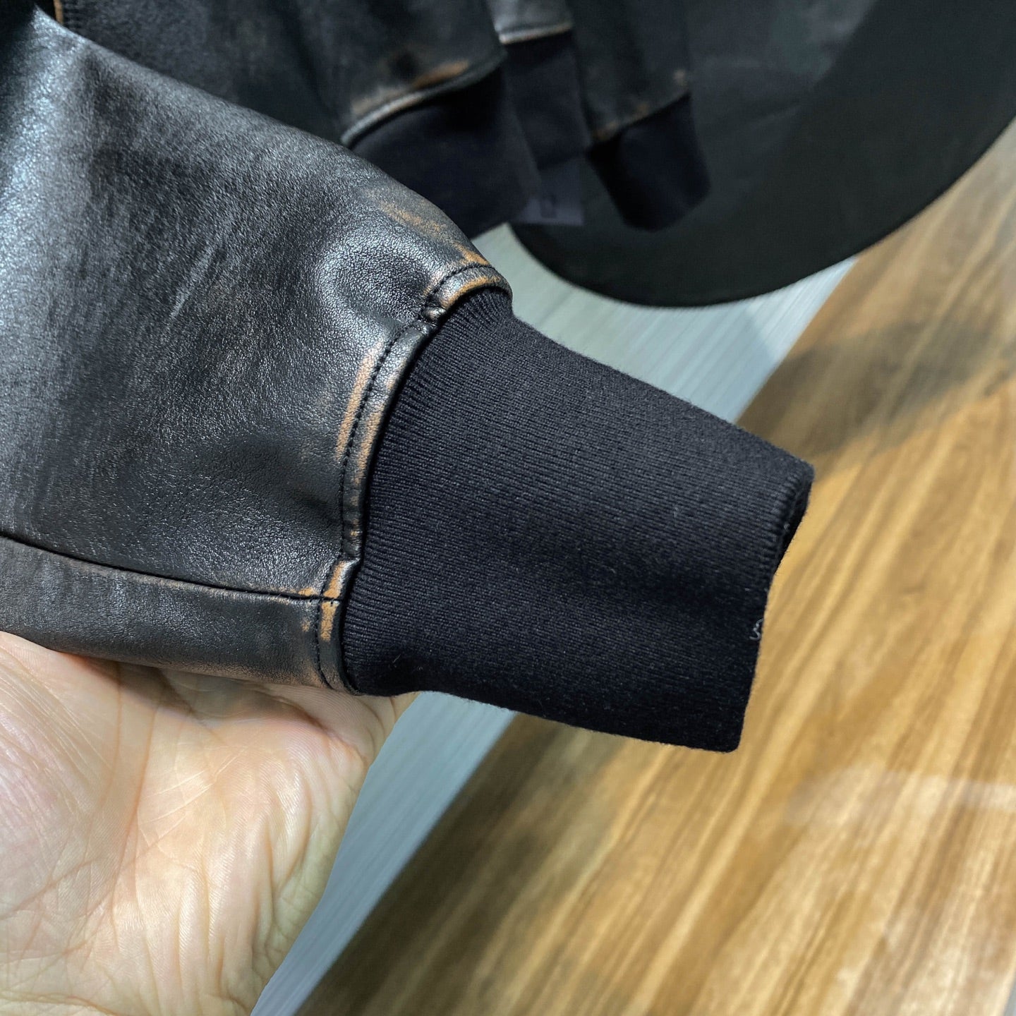 가죽 디스트레스드 후드 (leather distressed hood)