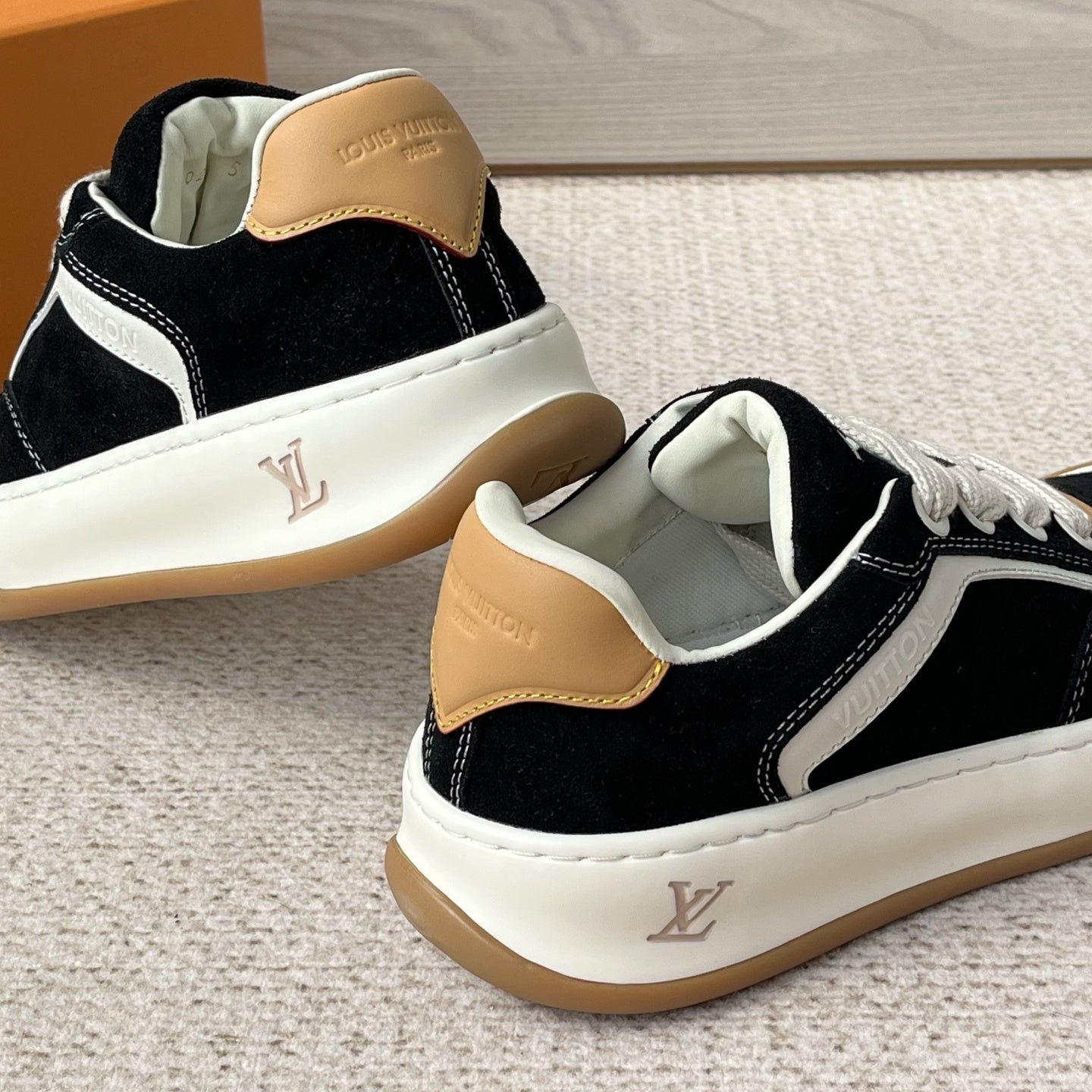 트레이너 스니커즈 (trainer sneakers)