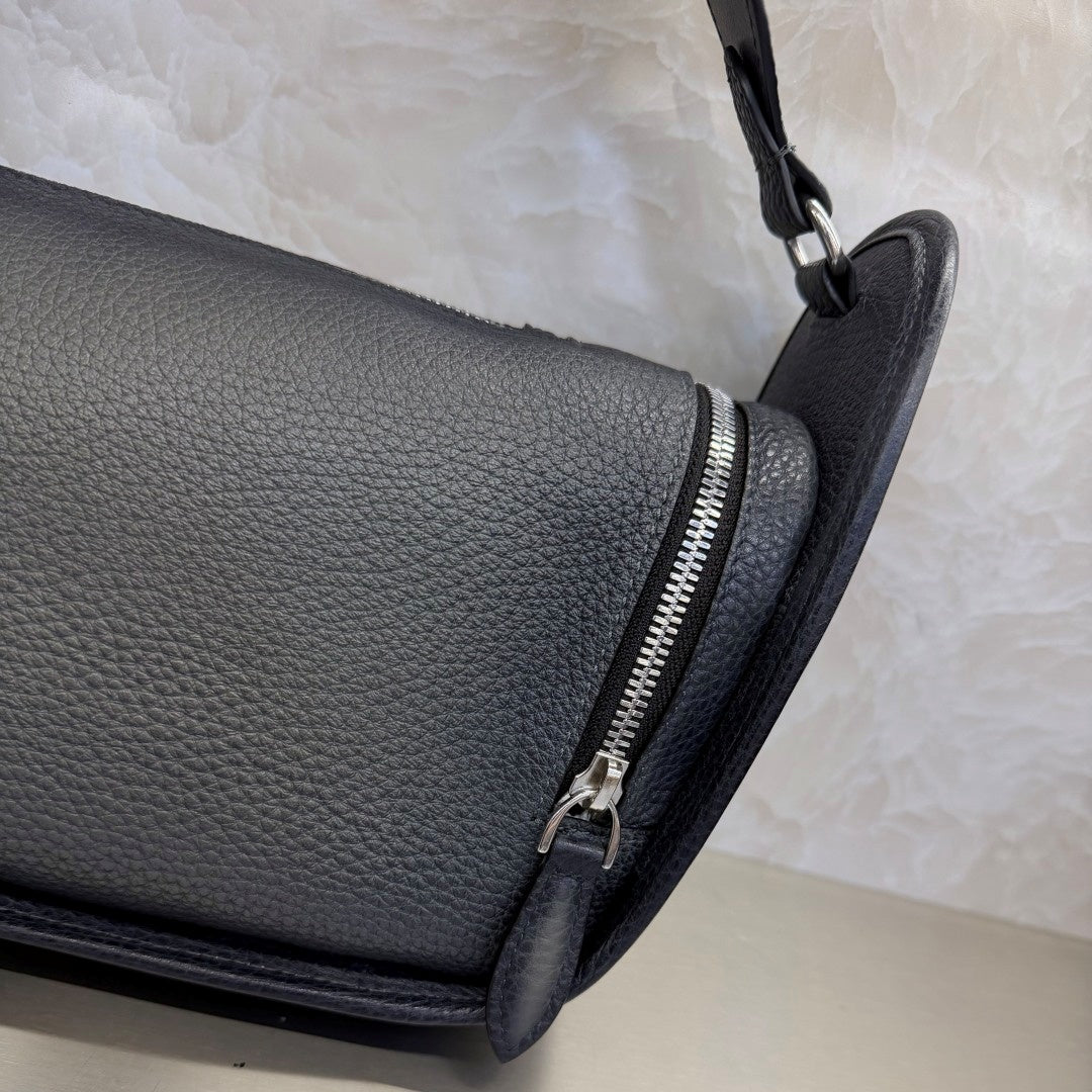 페리플 메신저백 (Peripl Messenger Bag)