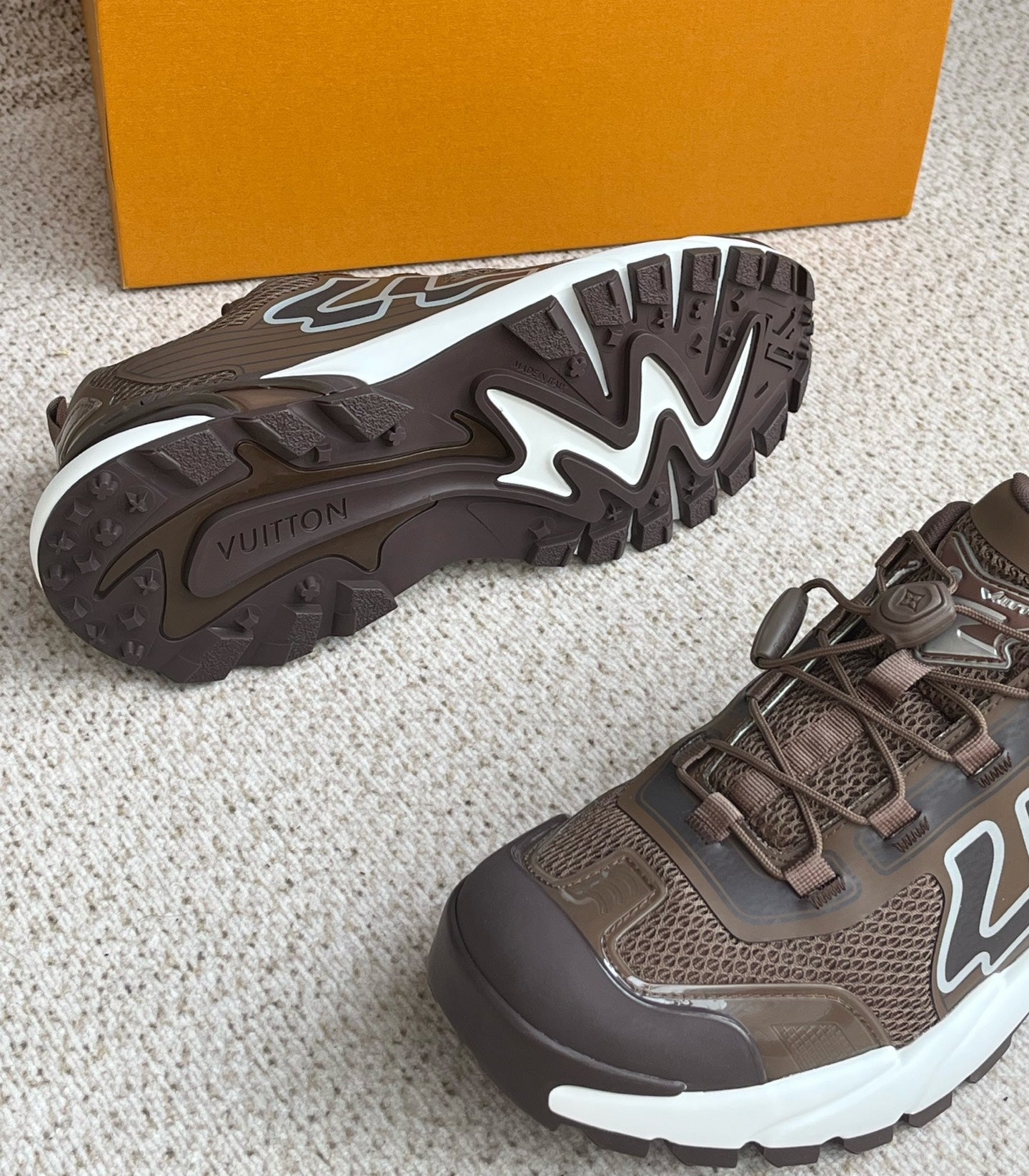러너 스니커즈 (Runner sneakers)
