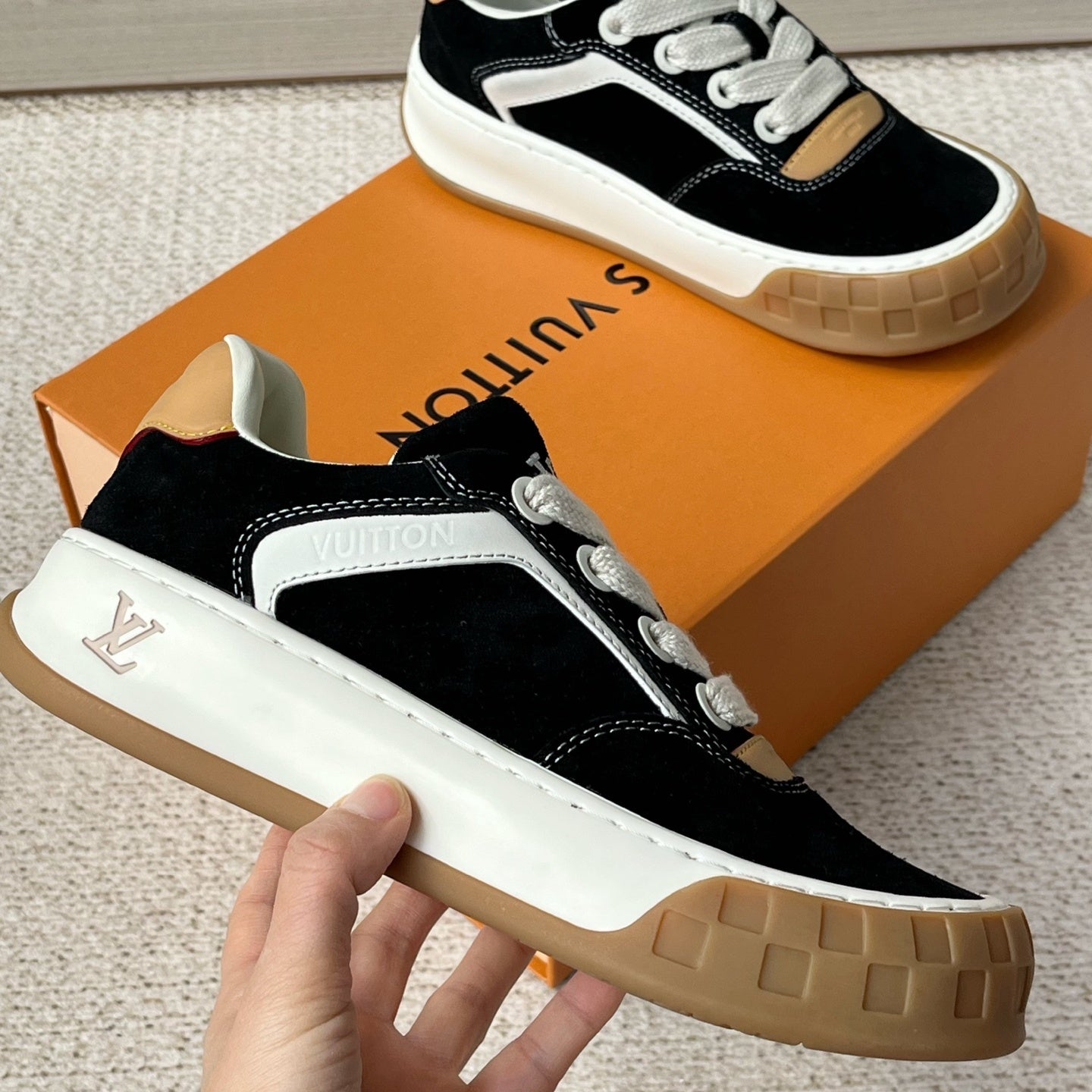 트레이너 스니커즈 (trainer sneakers)
