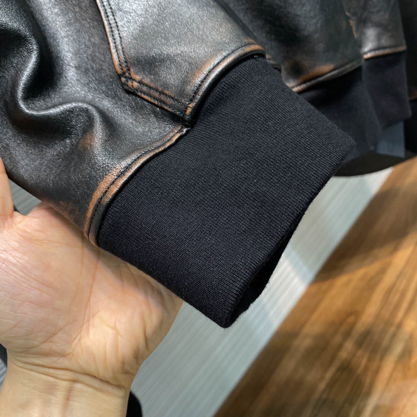 가죽 디스트레스드 후드 (leather distressed hood)