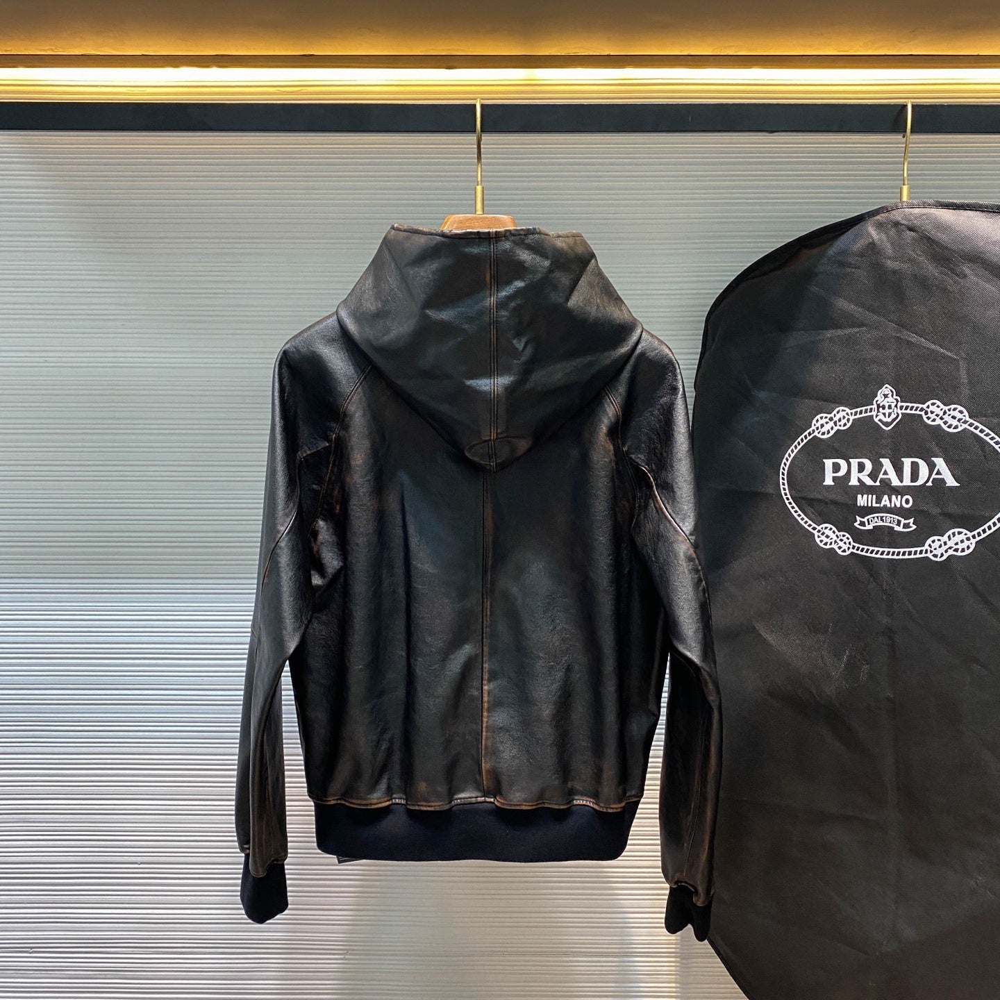 가죽 디스트레스드 후드 (leather distressed hood)