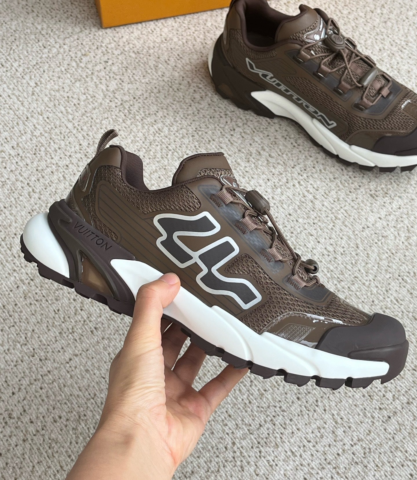 러너 스니커즈 (Runner sneakers)