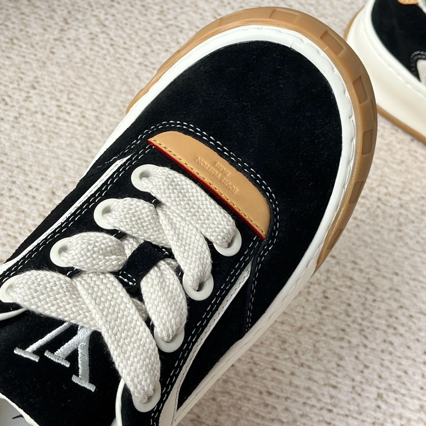 트레이너 스니커즈 (trainer sneakers)