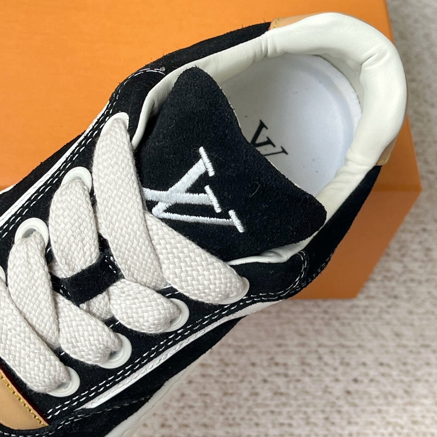 트레이너 스니커즈 (trainer sneakers)