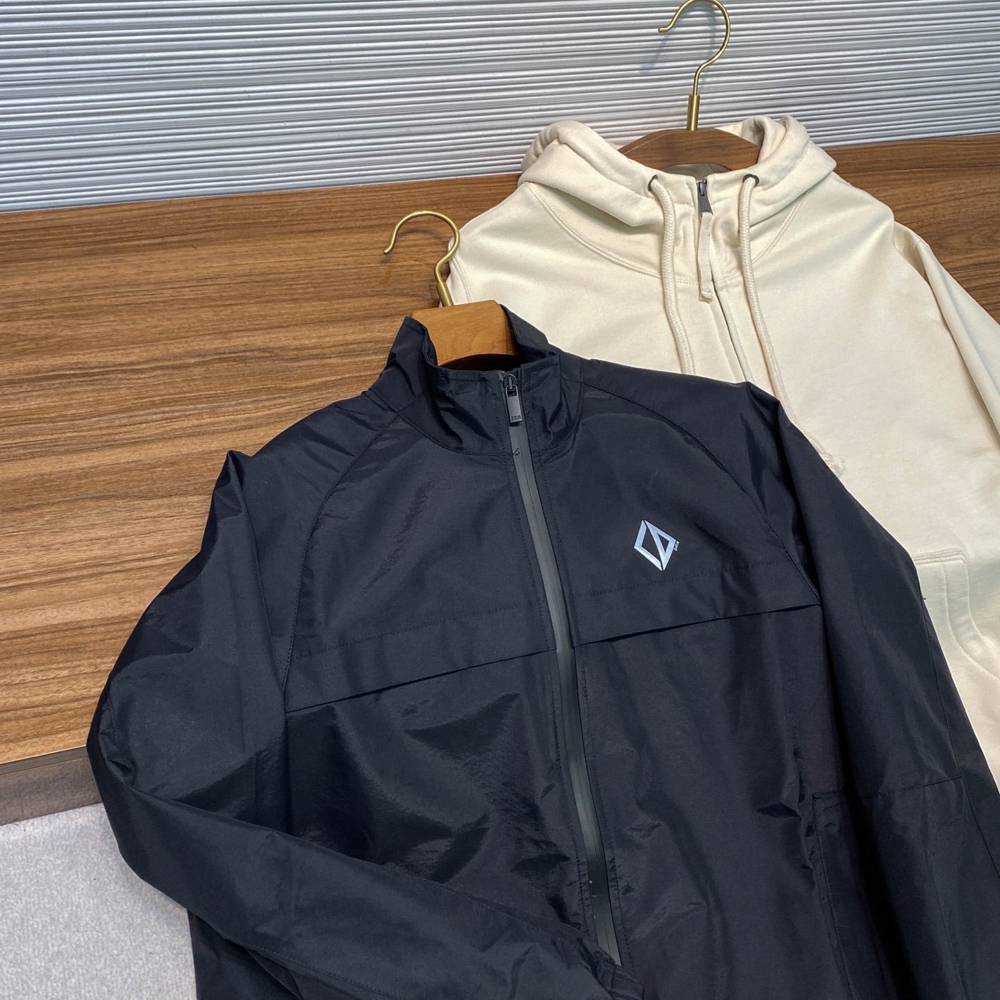 라미네이트 점퍼 (laminate jumper)