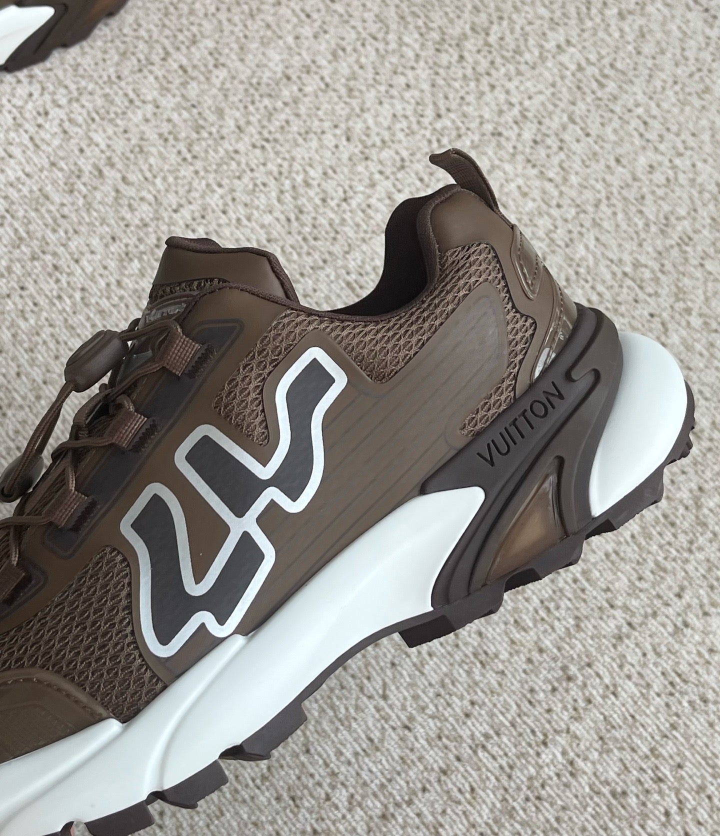 러너 스니커즈 (Runner sneakers)
