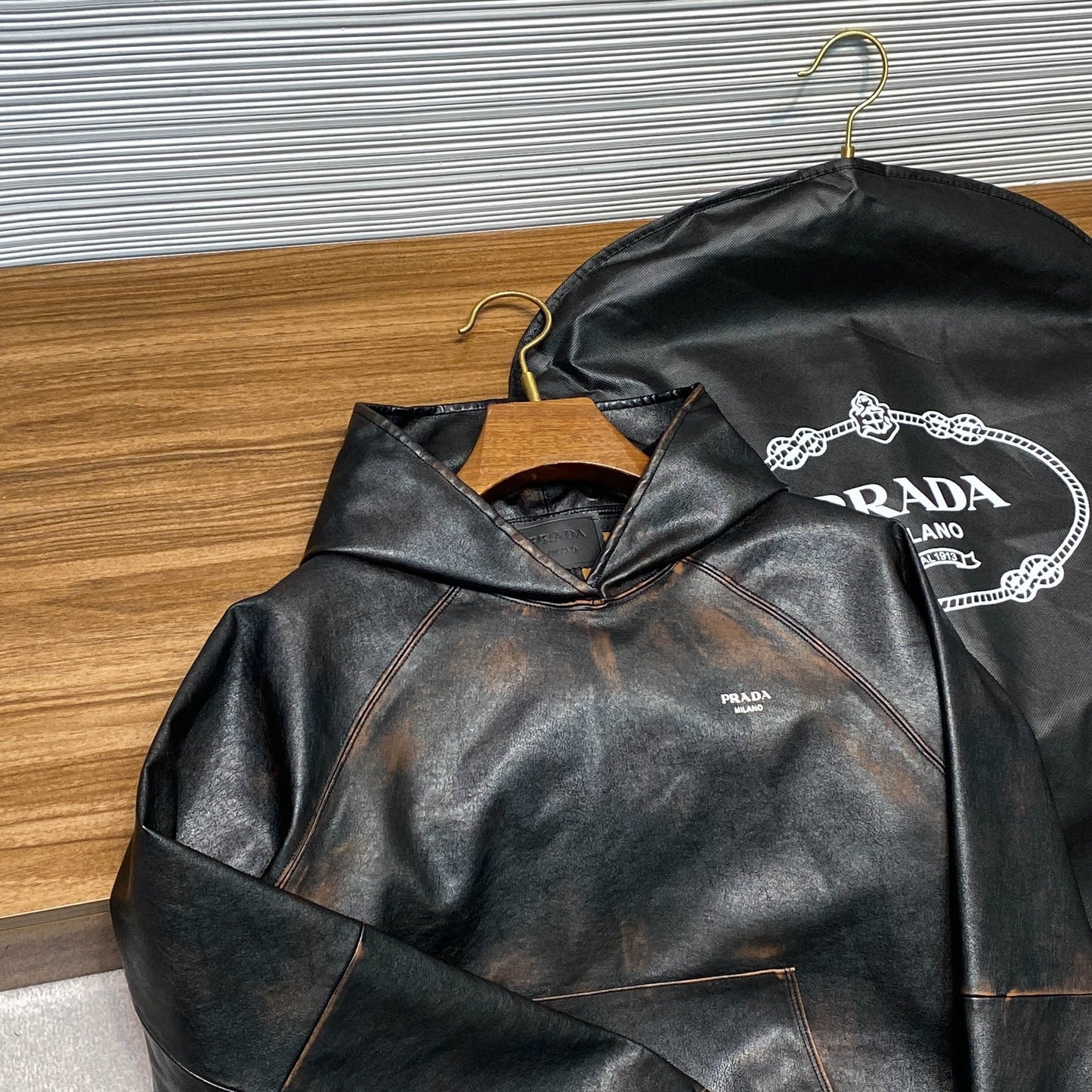 가죽 디스트레스드 후드 (leather distressed hood)