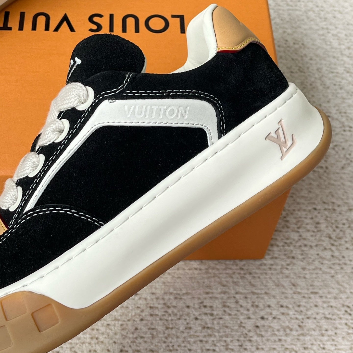 트레이너 스니커즈 (trainer sneakers)