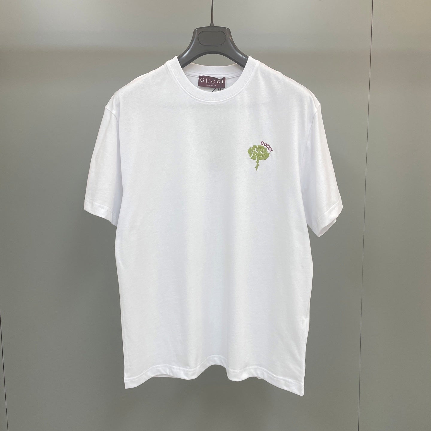 장미패턴 티셔츠 (rose pattern t-shirt)