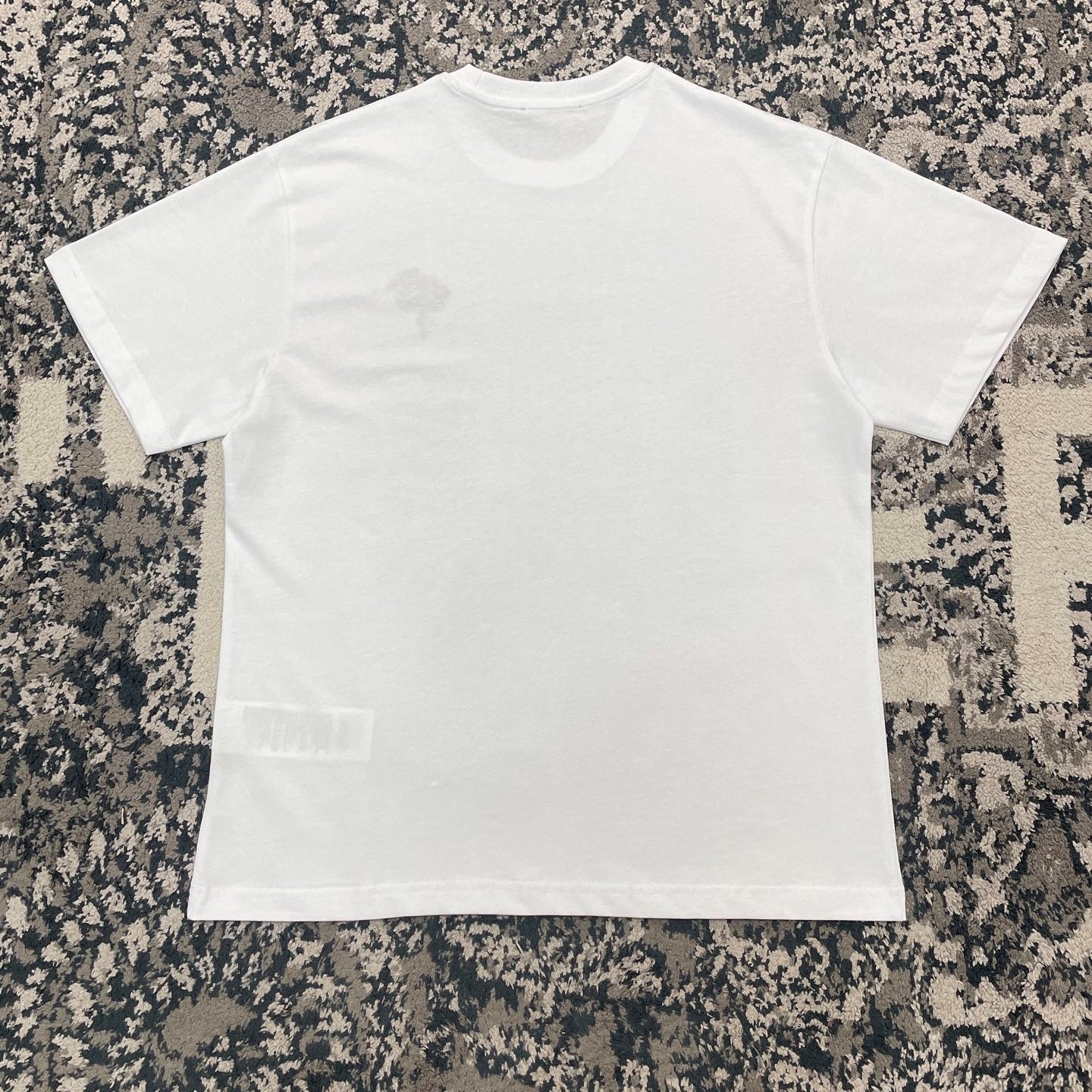 장미패턴 티셔츠 (rose pattern t-shirt)
