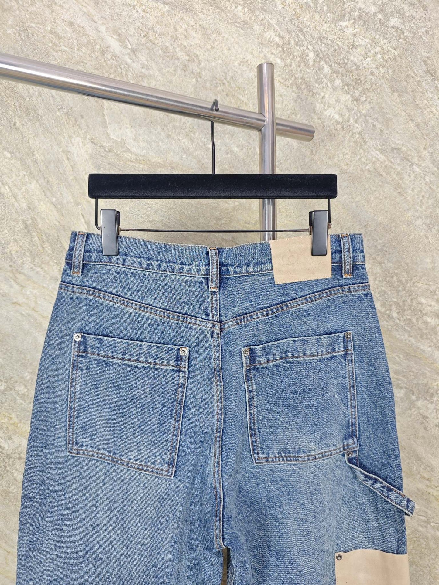 아플리케 데님진 (Appliqué denim jeans)