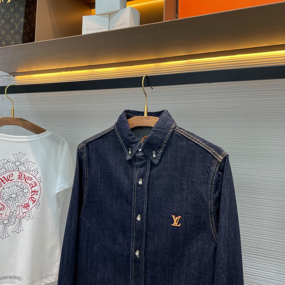 버튼다운 데님 셔츠 (Button-Down Denim Shirt)
