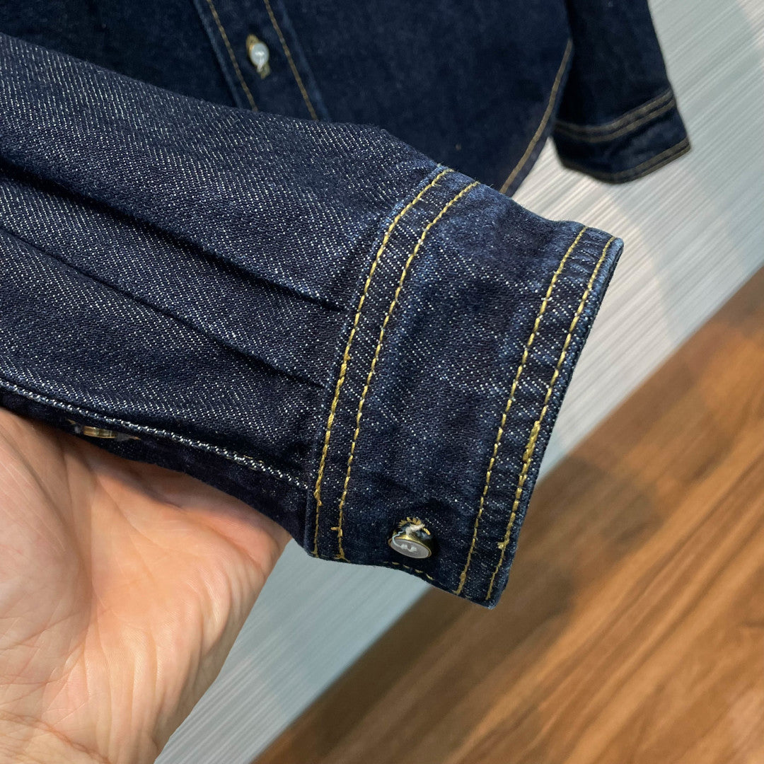 버튼다운 데님 셔츠 (Button-Down Denim Shirt)