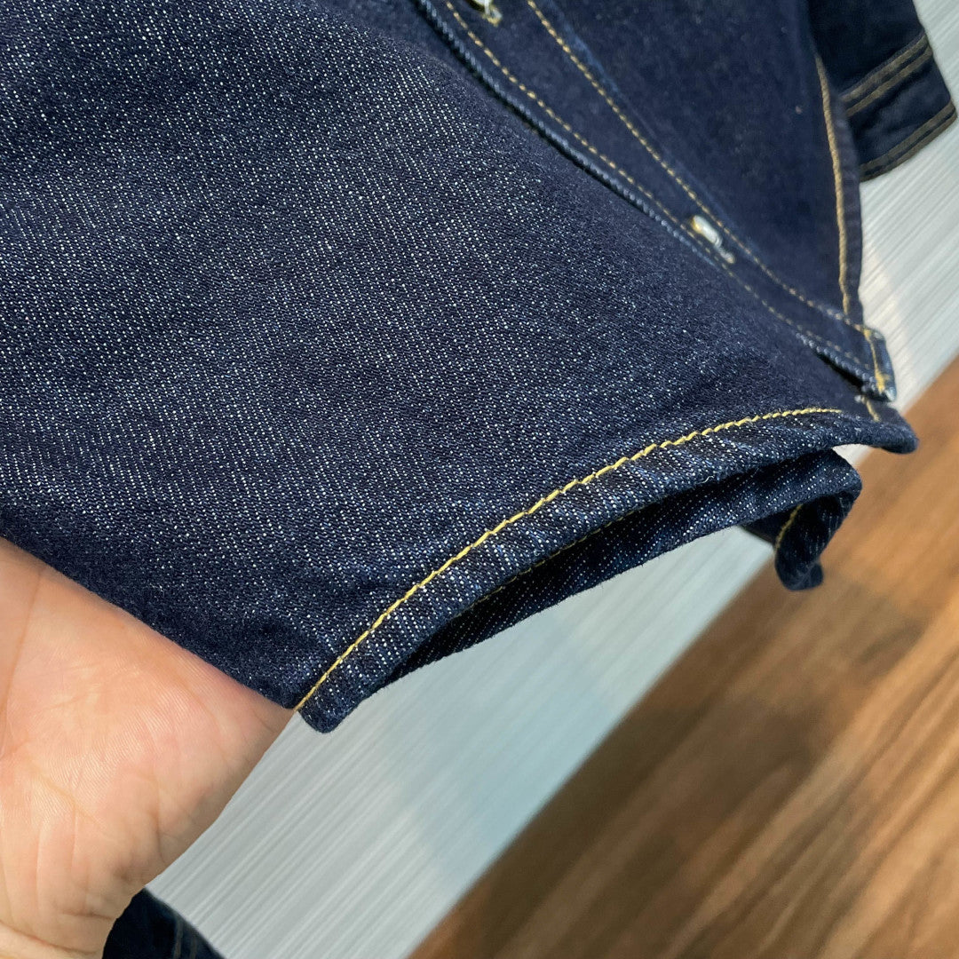 버튼다운 데님 셔츠 (Button-Down Denim Shirt)