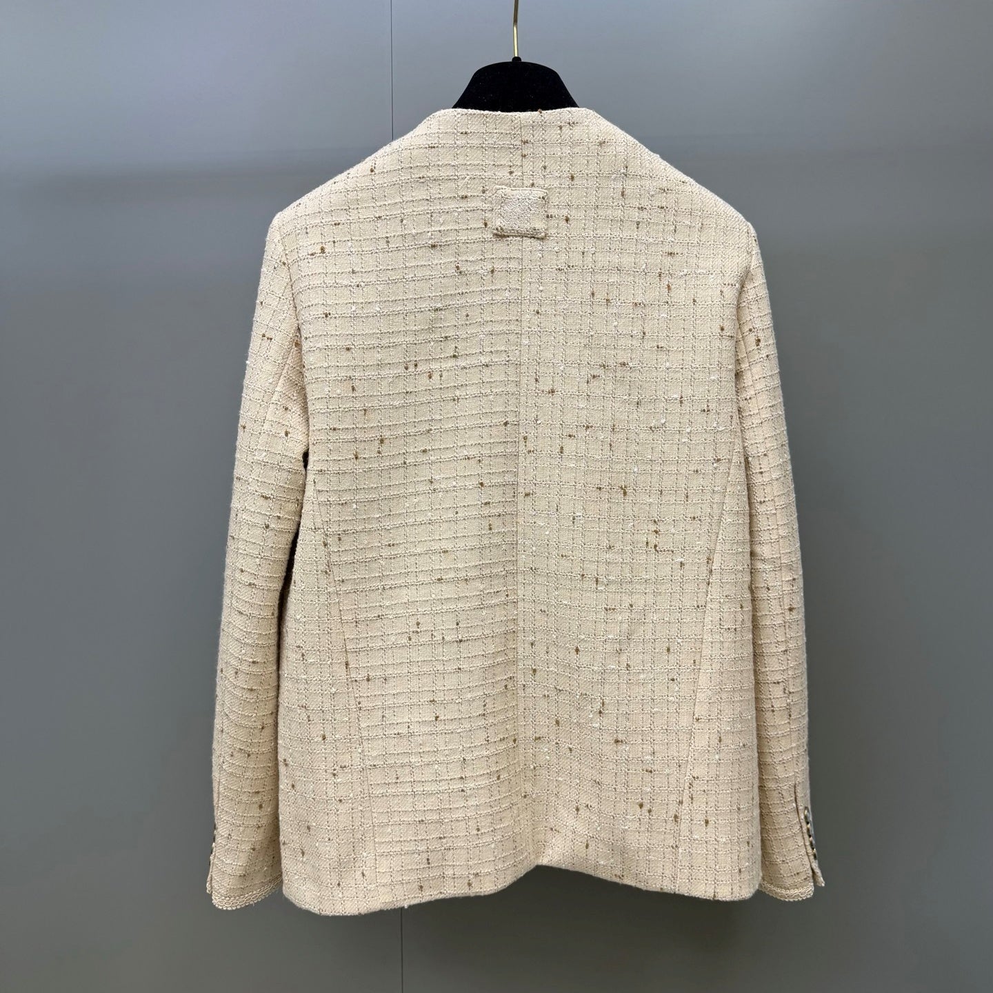 노카라 트위드 재킷 (Collarless tweed jacket)