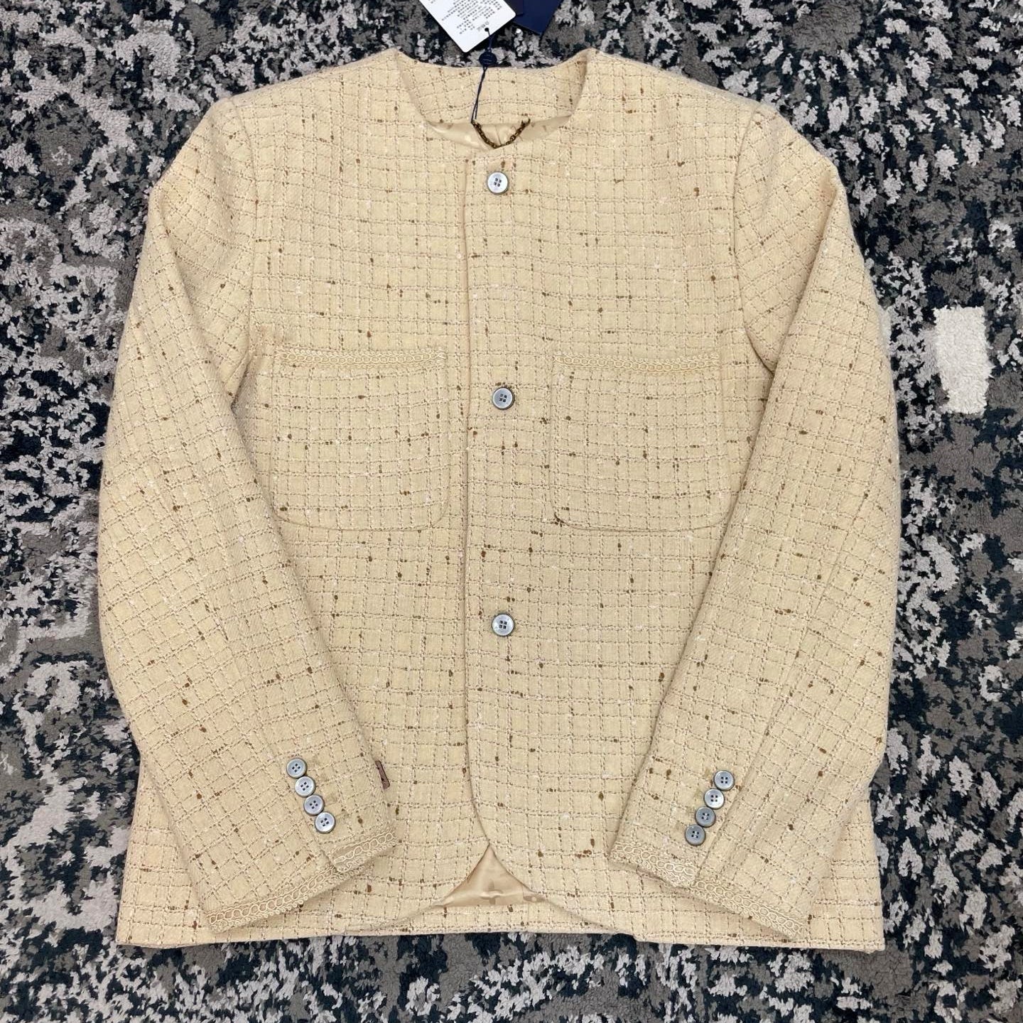 노카라 트위드 재킷 (Collarless tweed jacket)