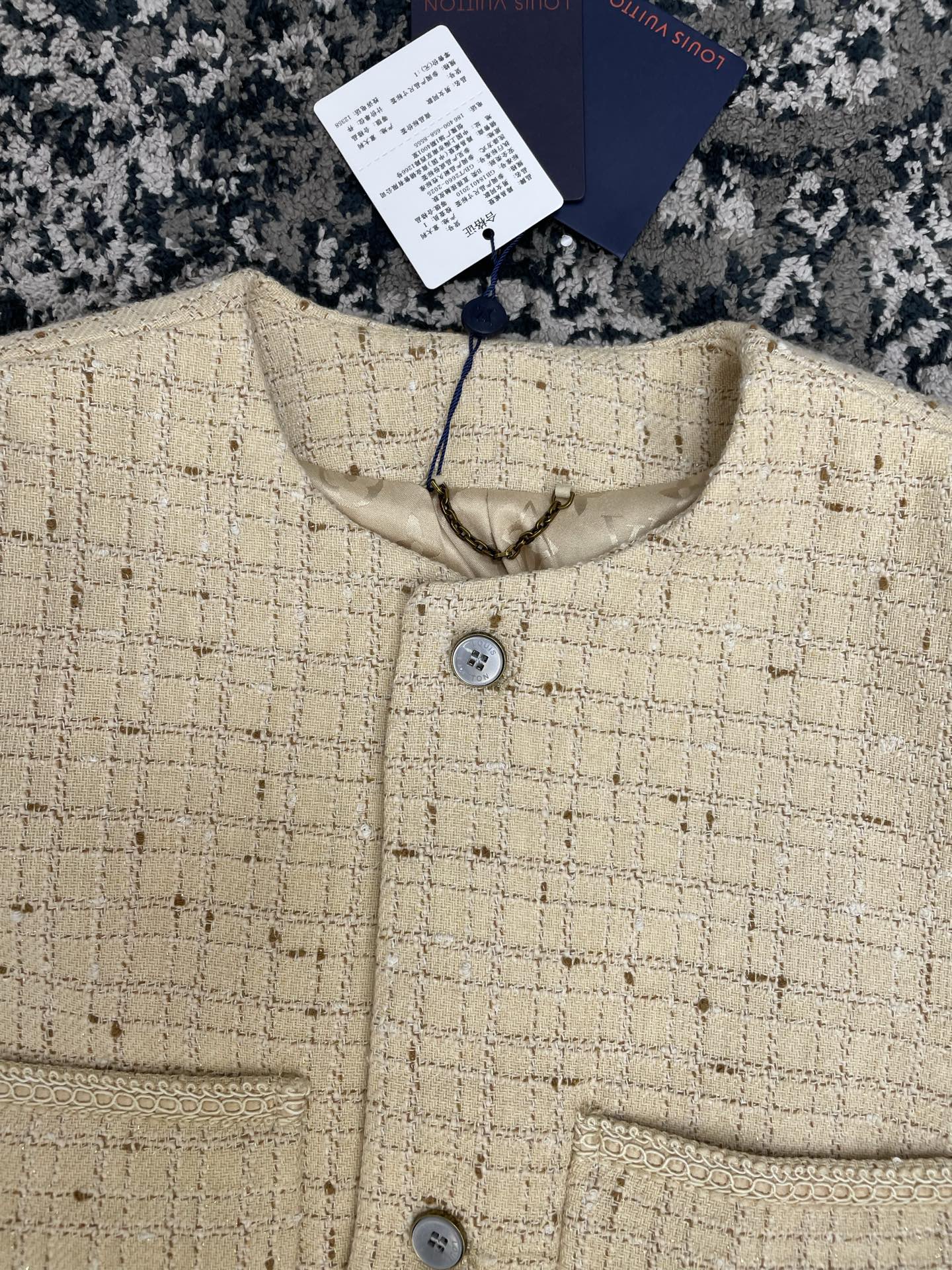 노카라 트위드 재킷 (Collarless tweed jacket)