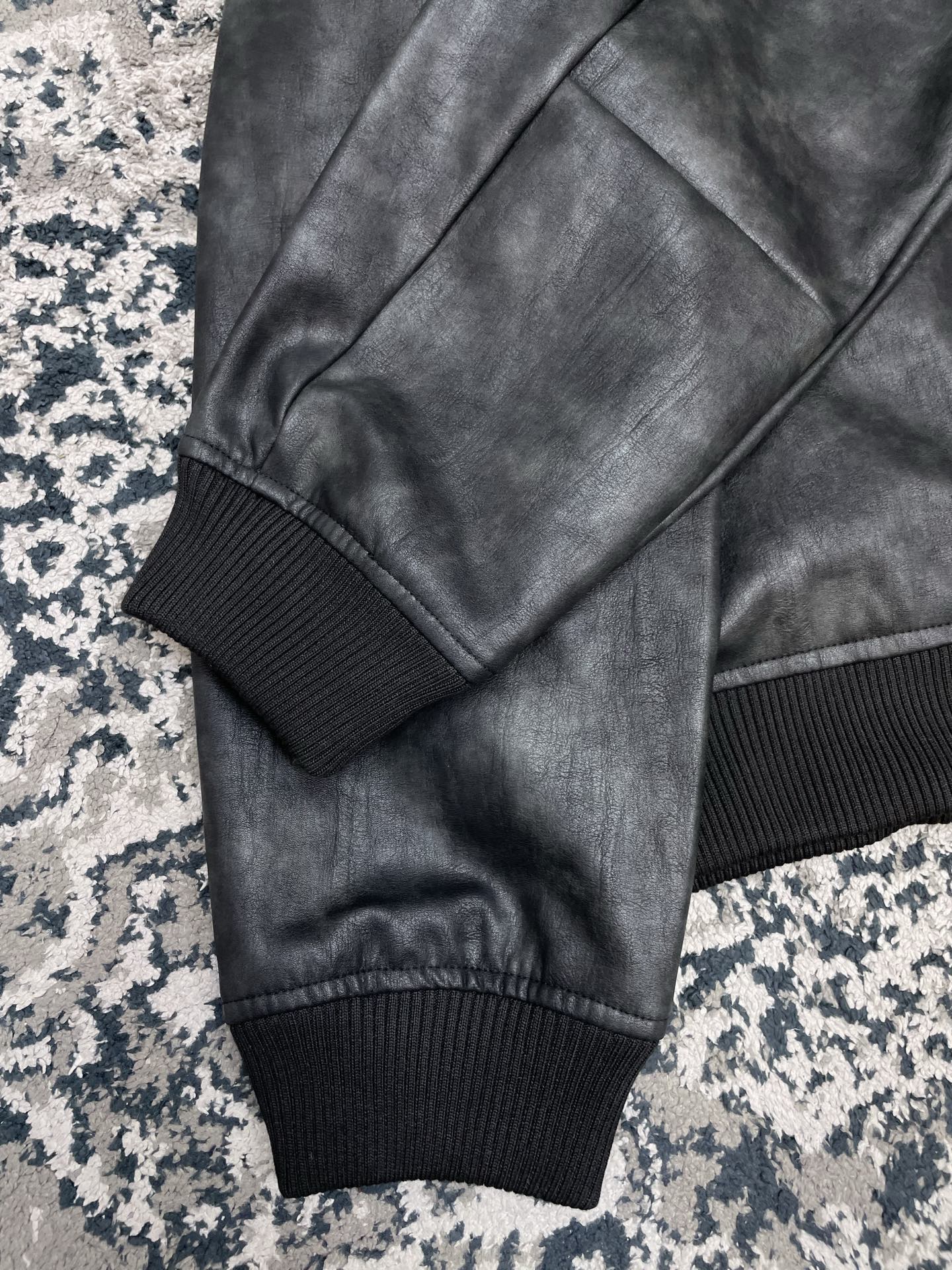 라인 가죽자켓 (Leather jacket)