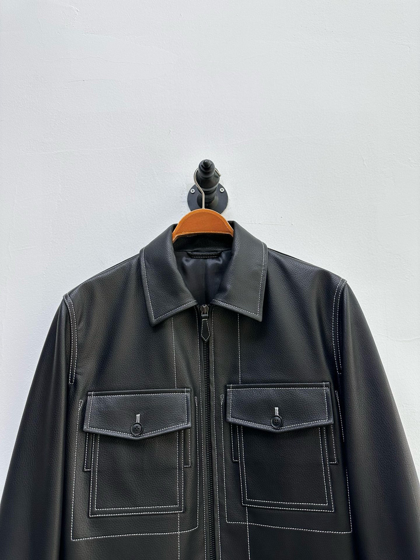 탑스티치 가죽자켓 (Topstitched leather jacket)