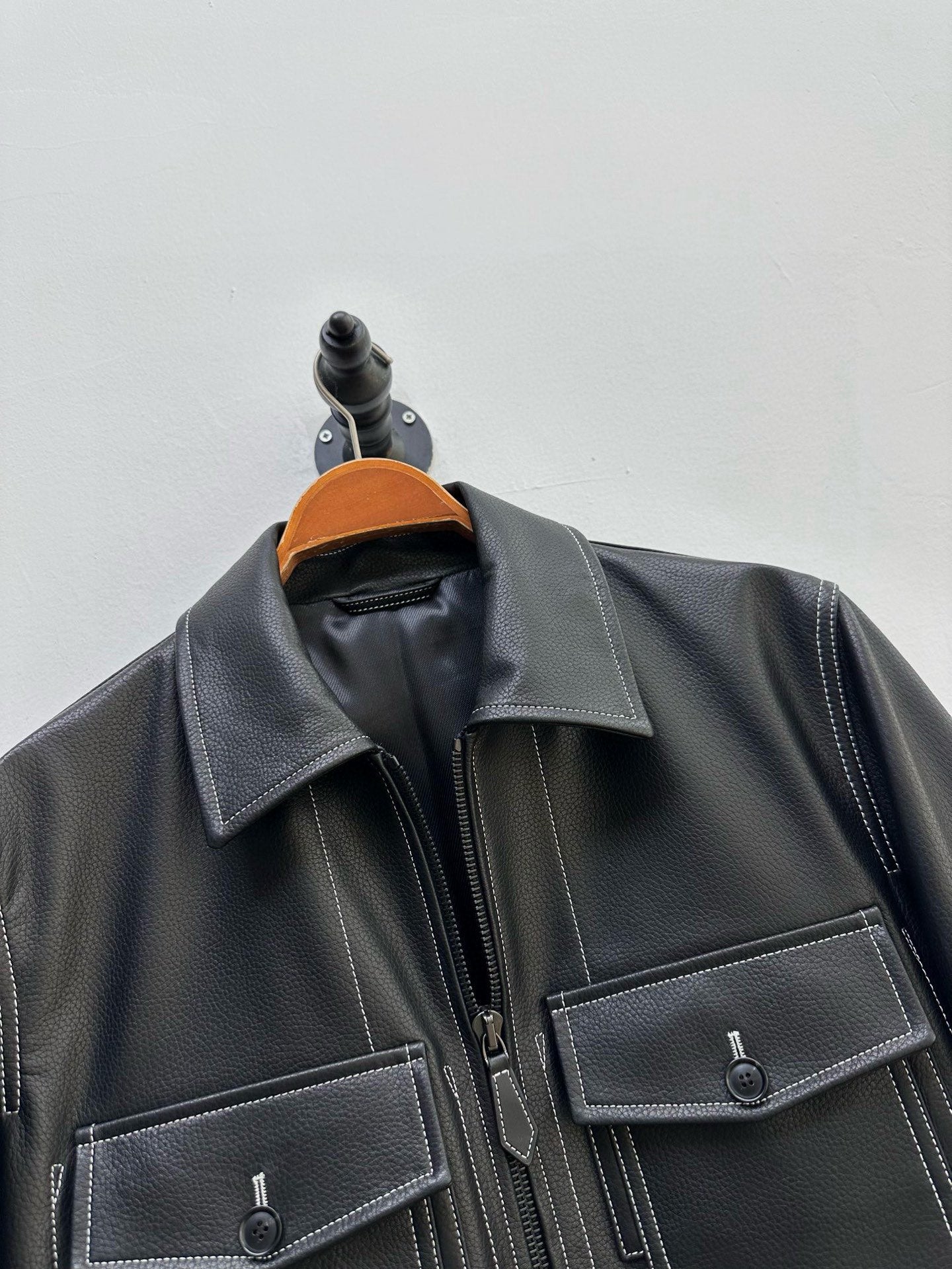 탑스티치 가죽자켓 (Topstitched leather jacket)