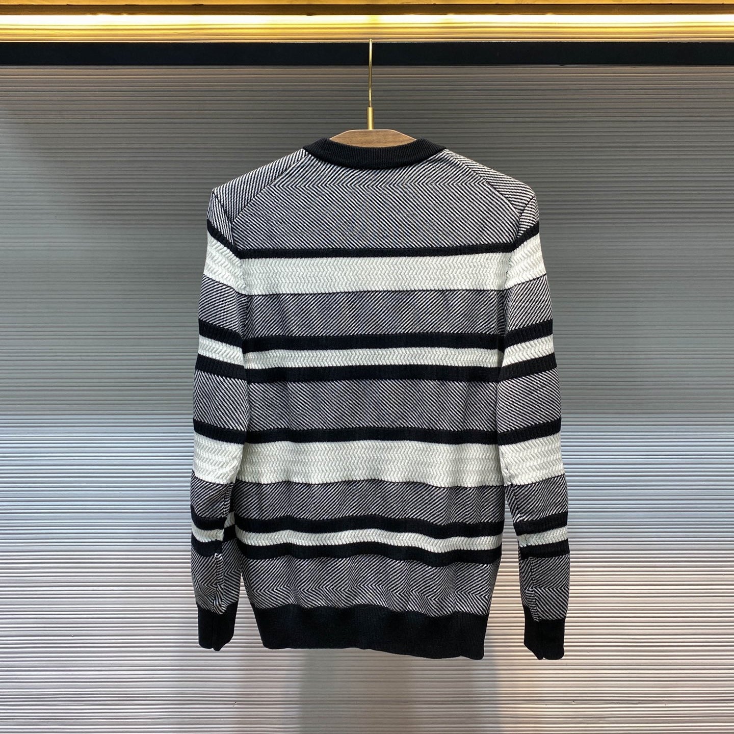 더블 C 니트맨투맨 (Double C knit man-to-man)