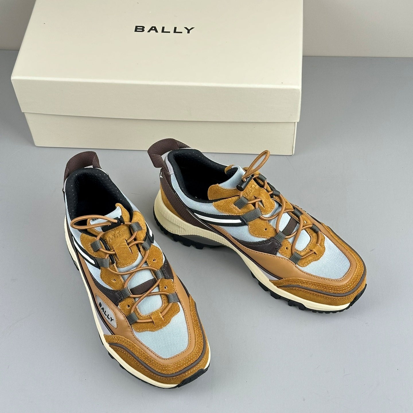 비브람 스니커즈 (Vibram sneakers)