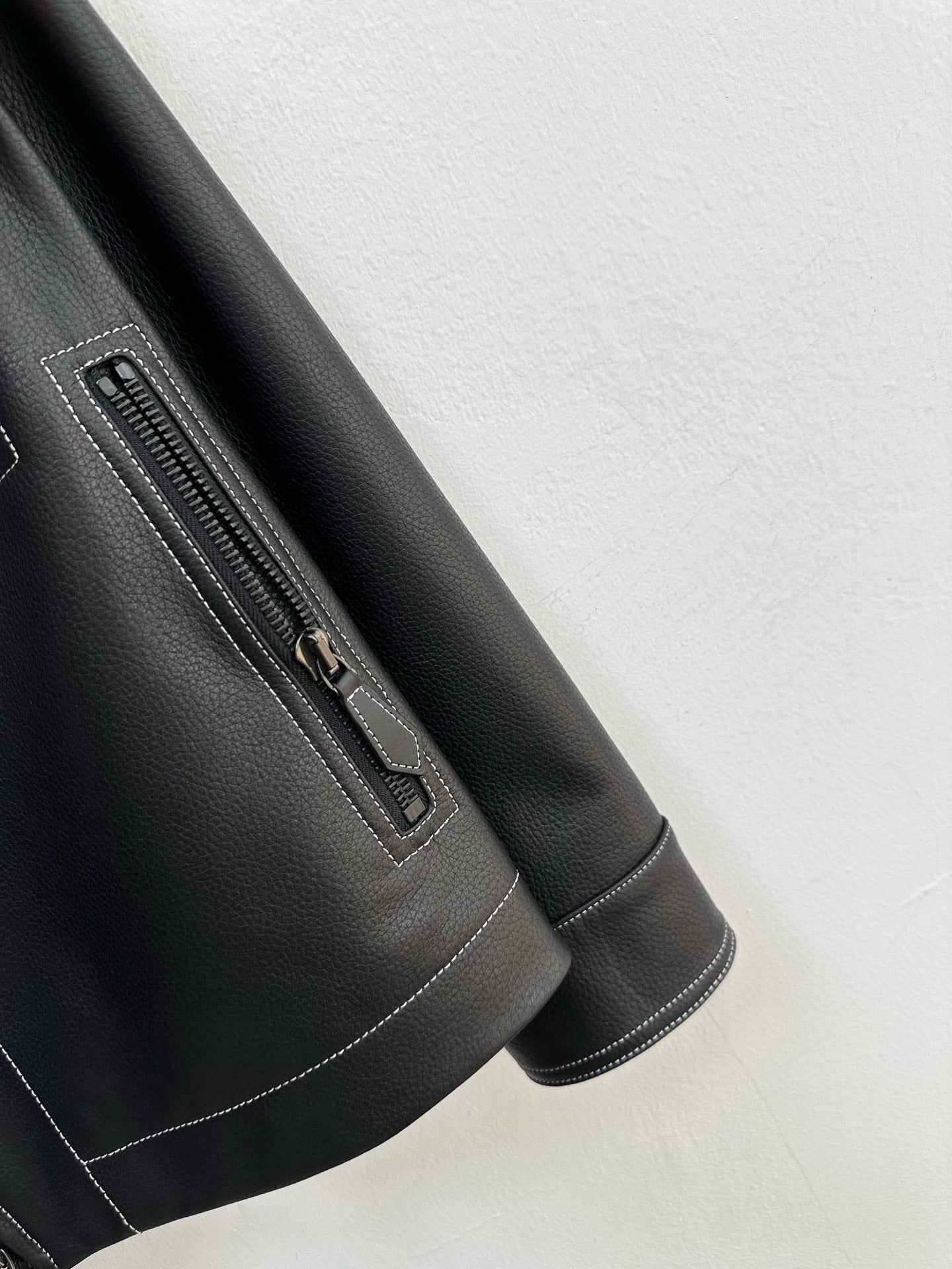 탑스티치 가죽자켓 (Topstitched leather jacket)