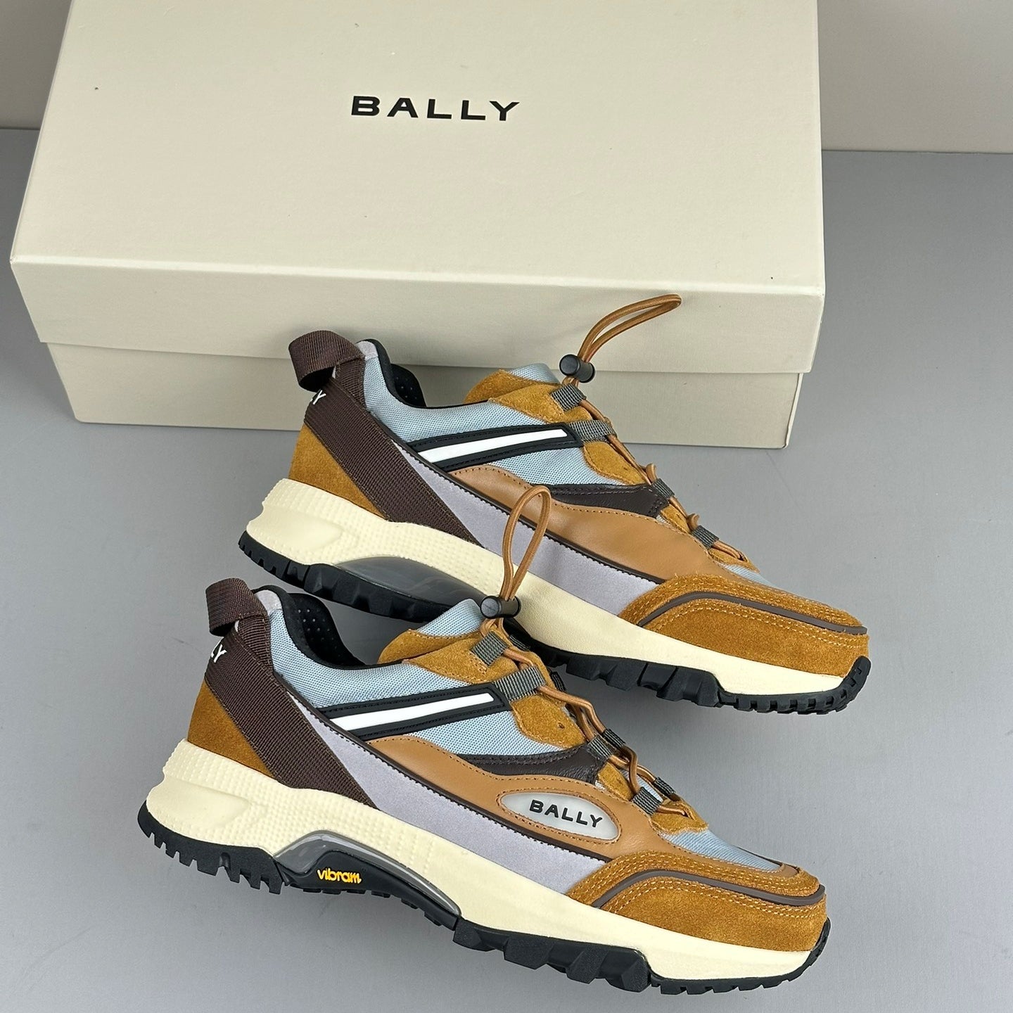 비브람 스니커즈 (Vibram sneakers)