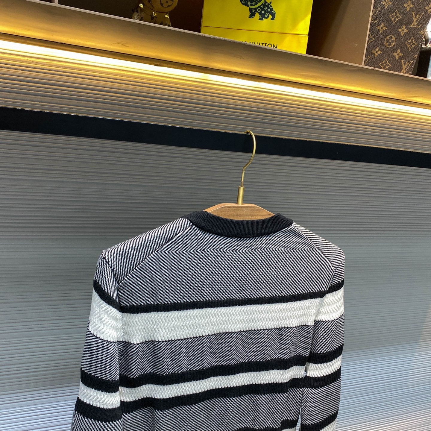 더블 C 니트맨투맨 (Double C knit man-to-man)