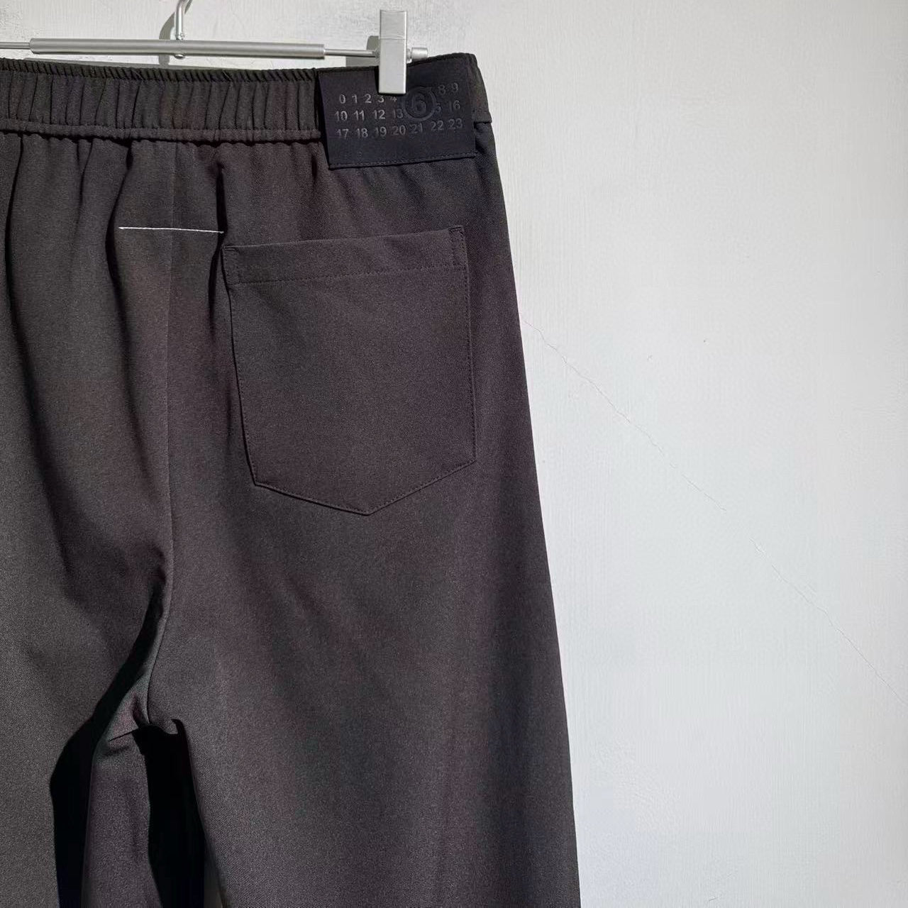 레그 팬츠 (leg pants)