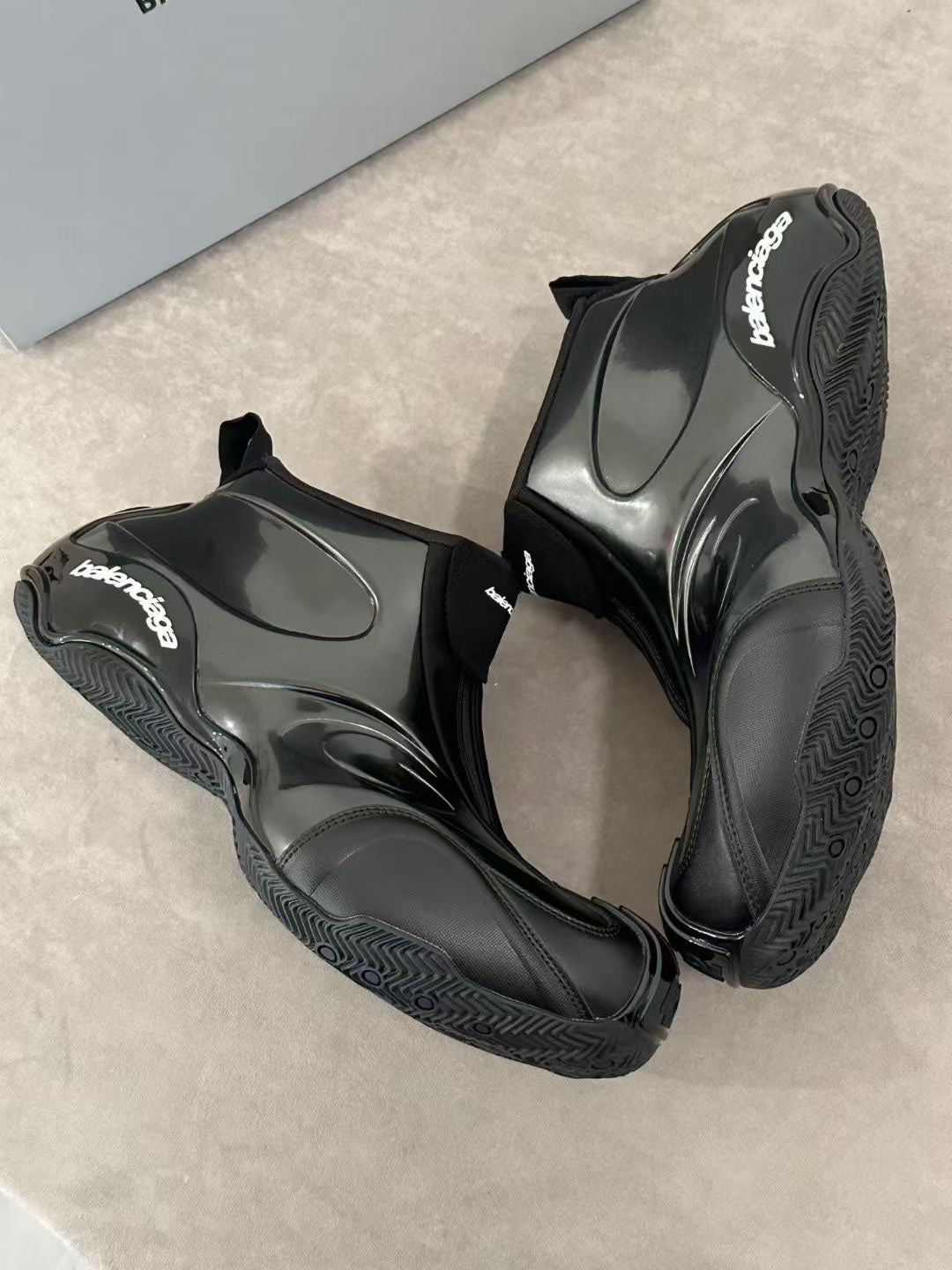 바스켓볼 스니커즈 (Basketball sneakers)