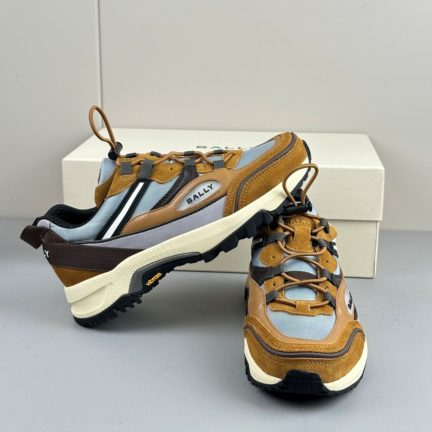 비브람 스니커즈 (Vibram sneakers)