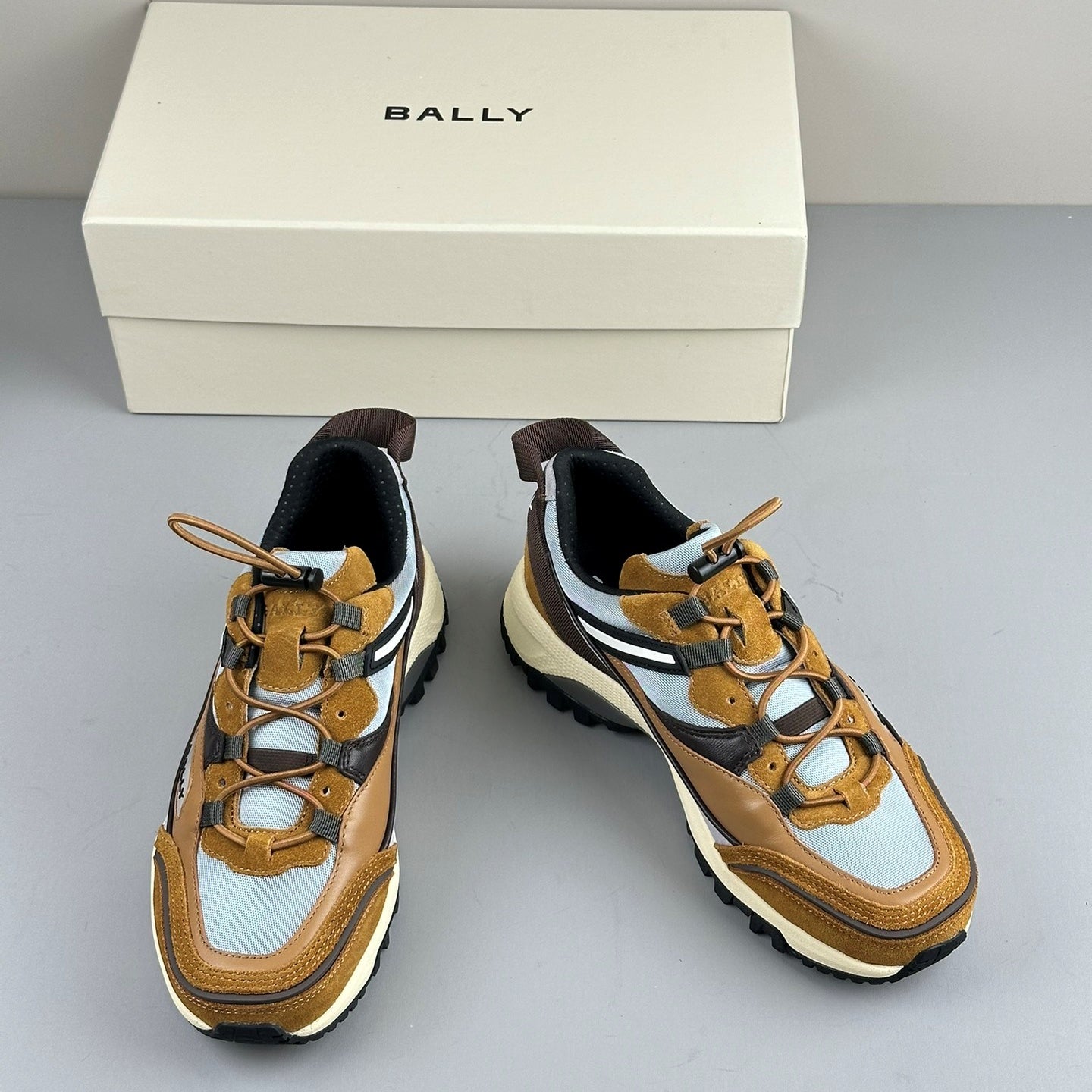 비브람 스니커즈 (Vibram sneakers)