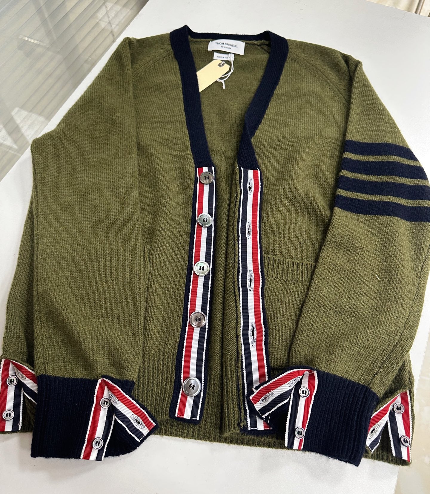 사선 스트라이프 가디건 (Diagonal-stripe cardigan)