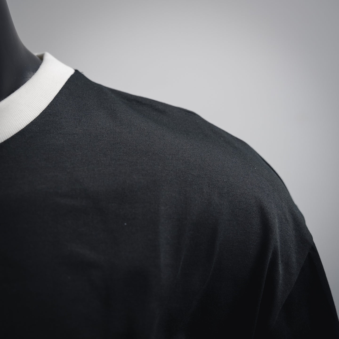 콘트라스트 반팔티셔츠 (Contrast short sleeve t-shirt)