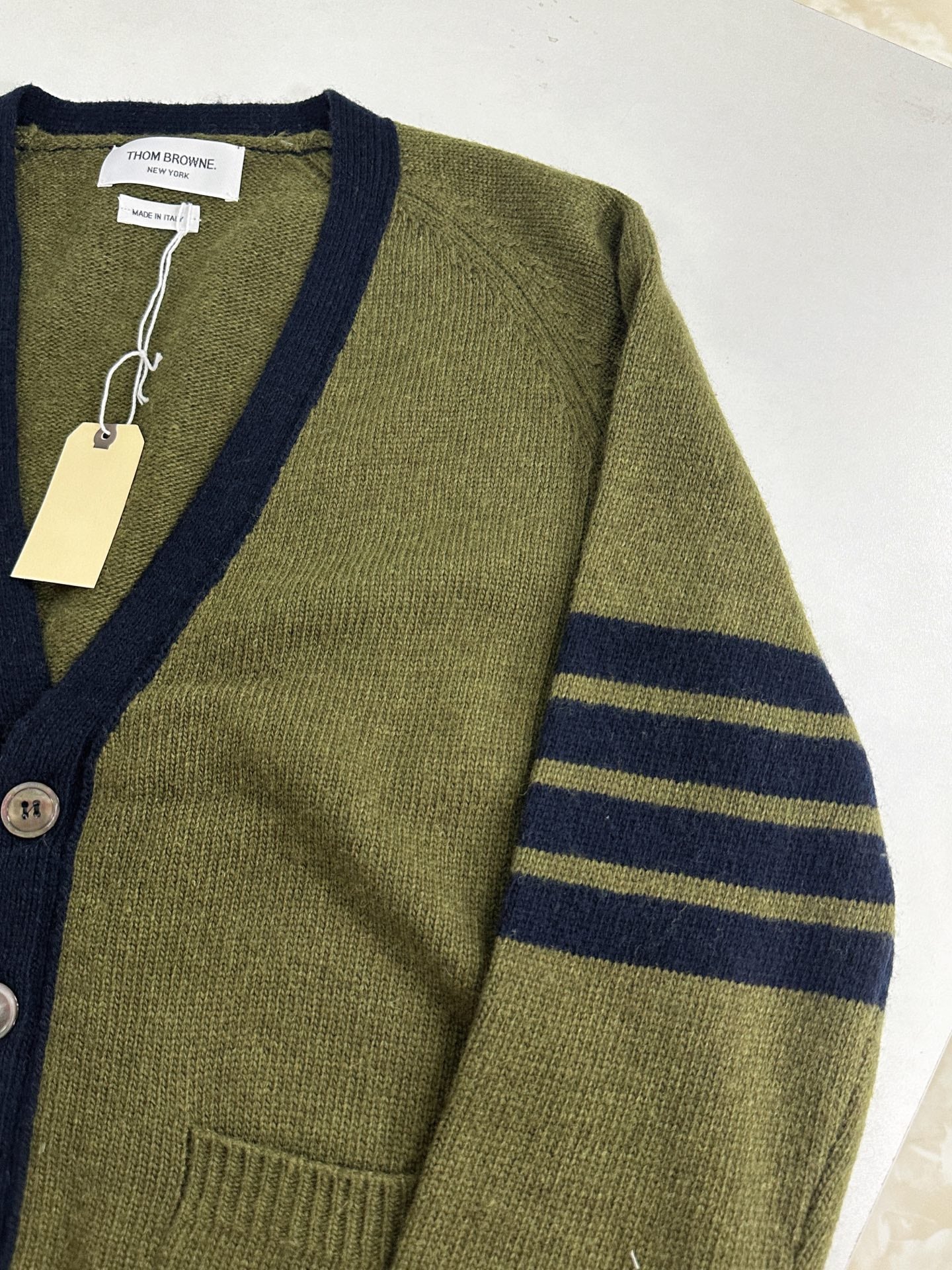 사선 스트라이프 가디건 (Diagonal-stripe cardigan)
