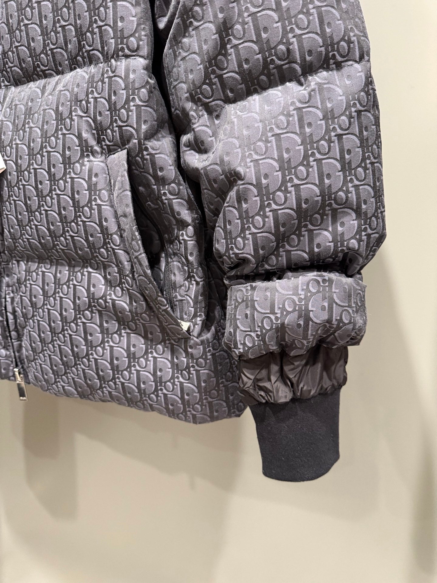 오블리크 다운 재킷 (Oblique down jacket)