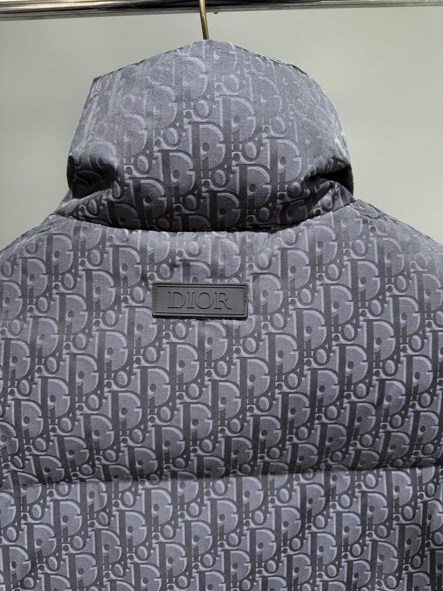 오블리크 다운 재킷 (Oblique down jacket)
