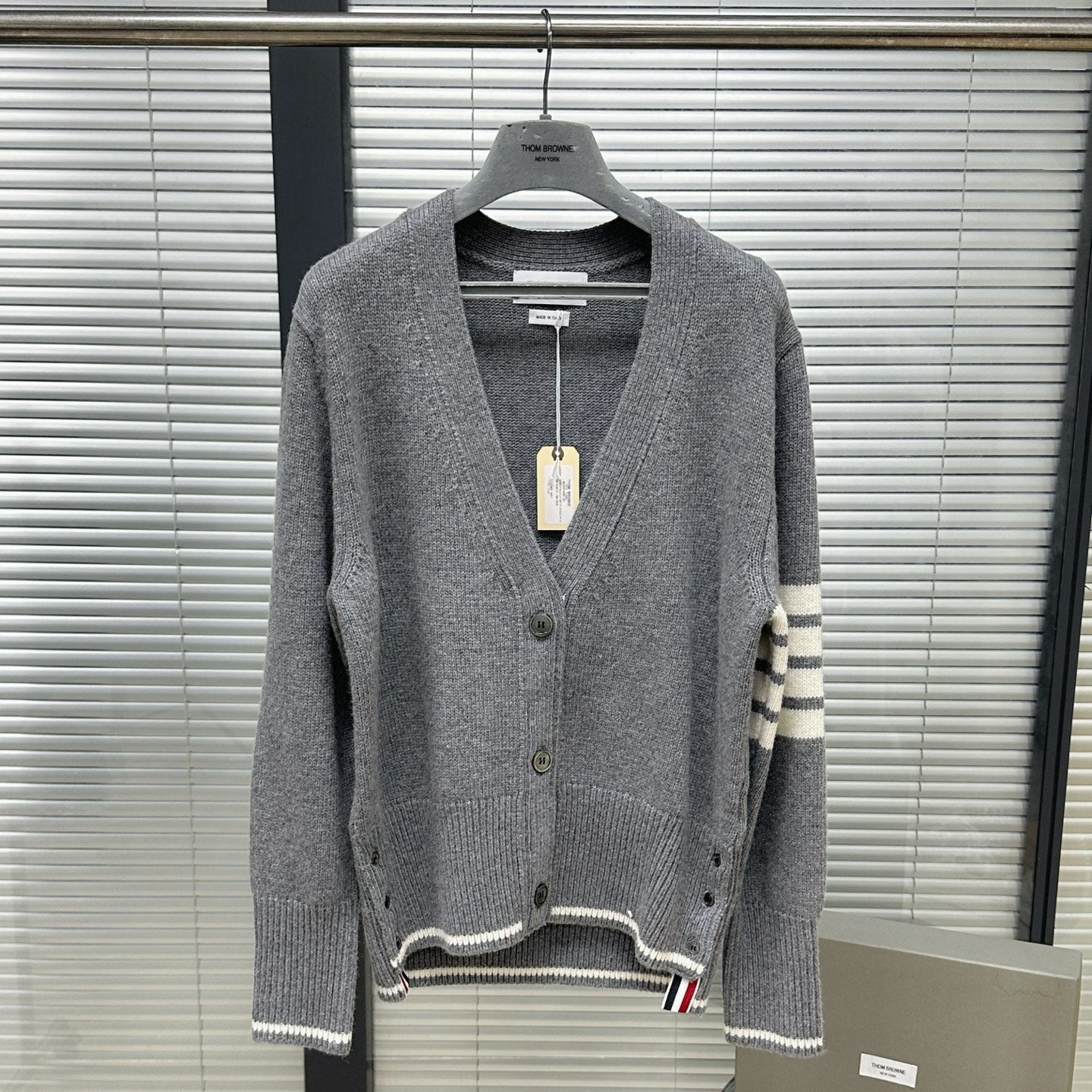파인 메리노 가디건 (Fine Merino Cardigan)