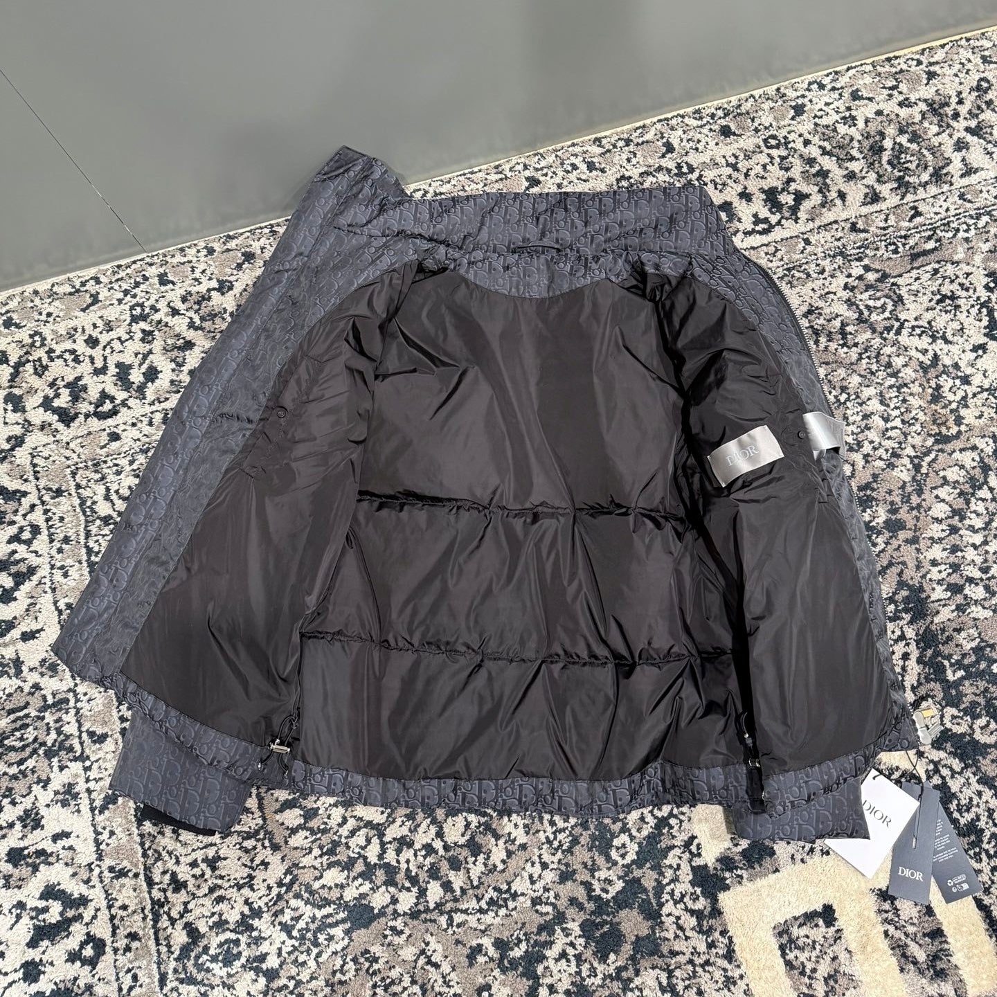 오블리크 다운 재킷 (Oblique down jacket)