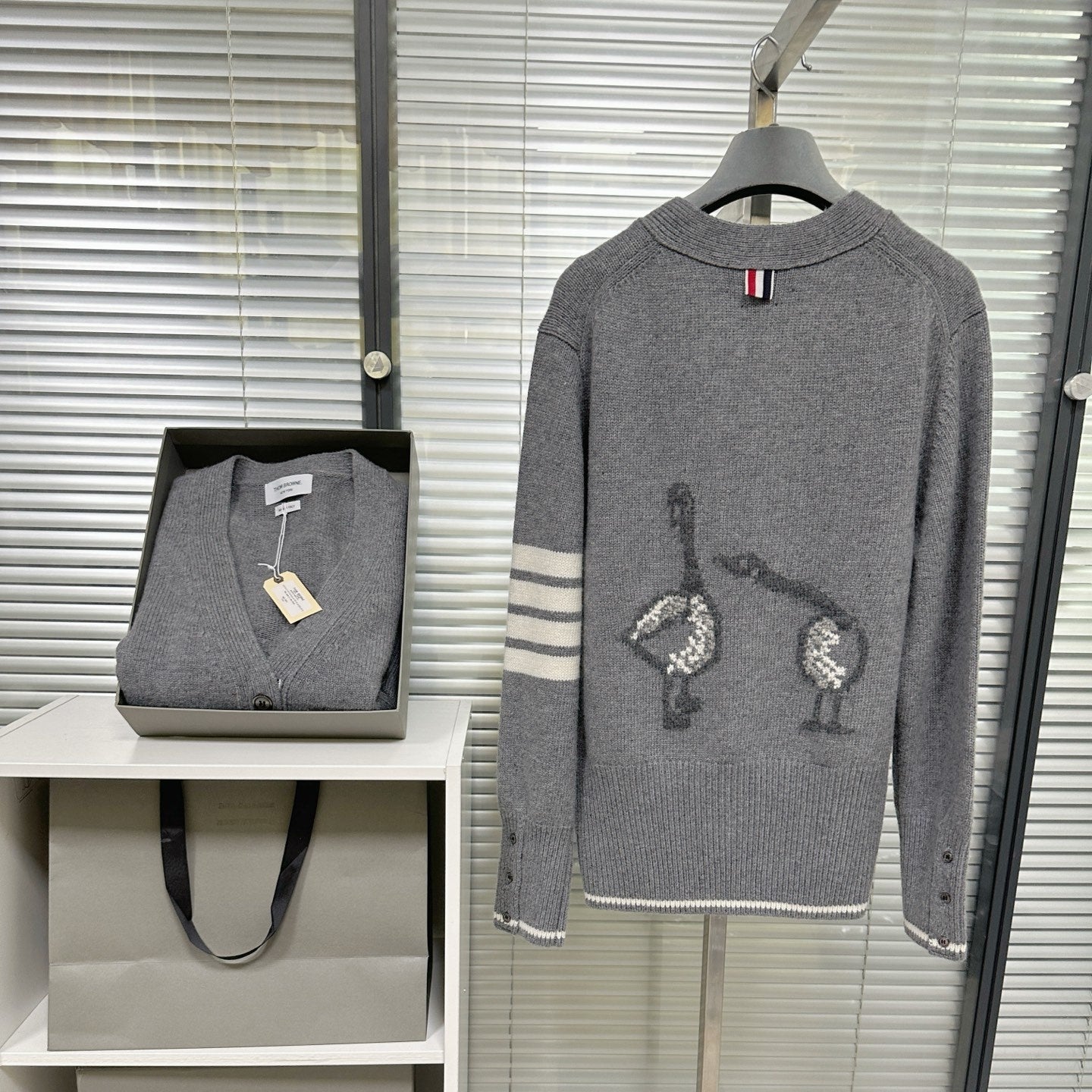 파인 메리노 가디건 (Fine Merino Cardigan)