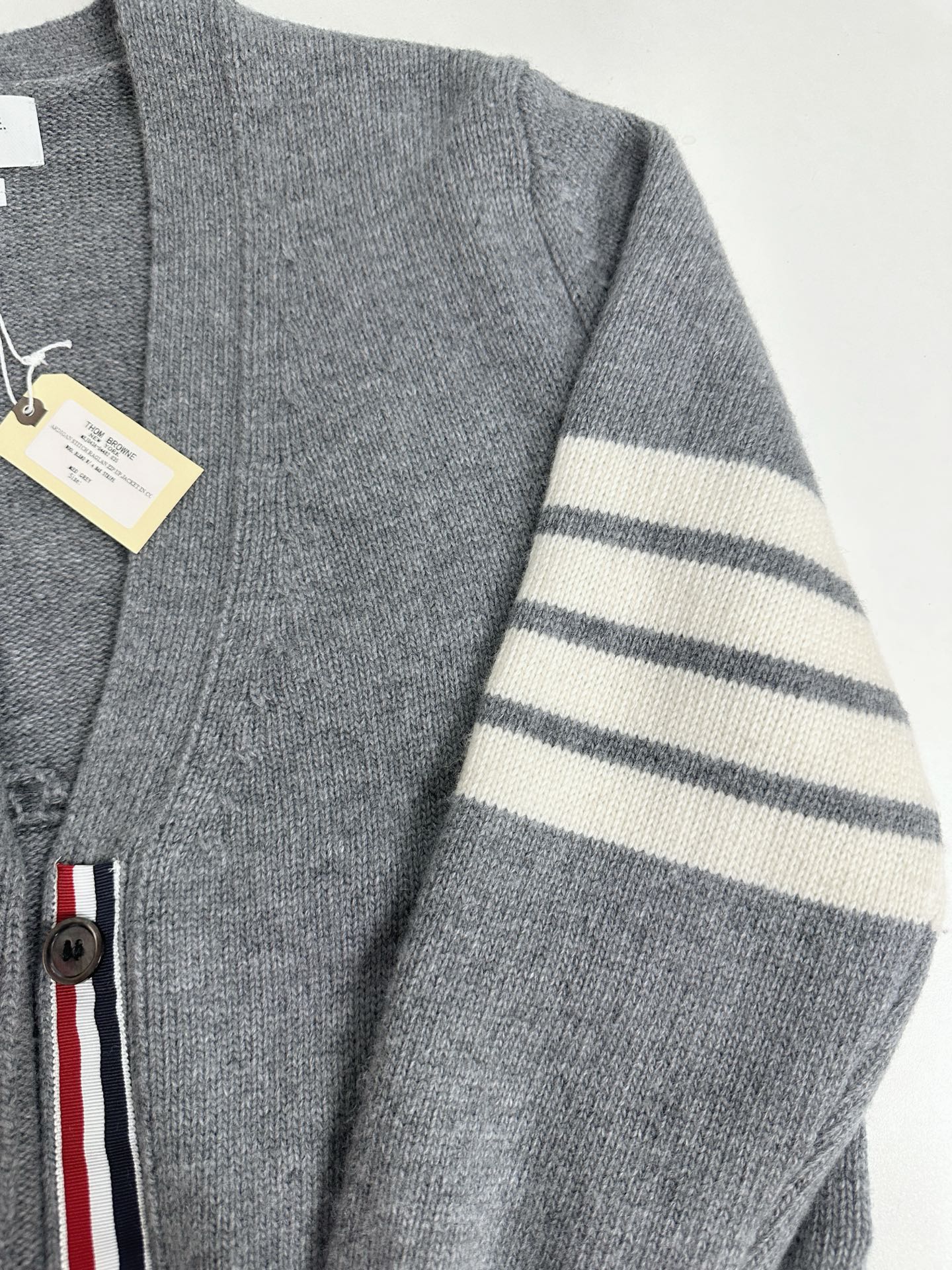 파인 메리노 가디건 (Fine Merino Cardigan)