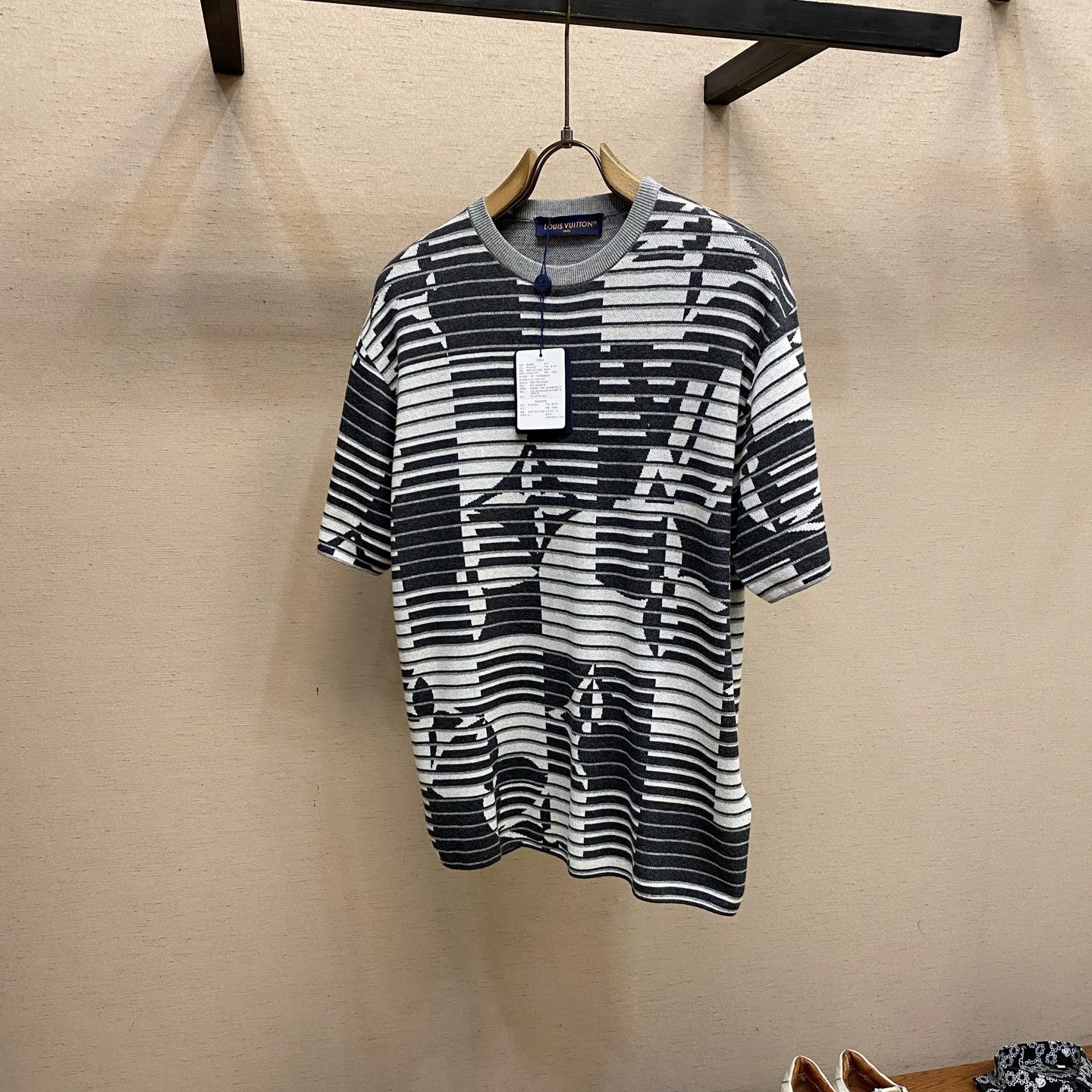 그래픽 자카드 반팔 티셔츠 (Graphic Jacquard Short-Sleeve T-Shirt)