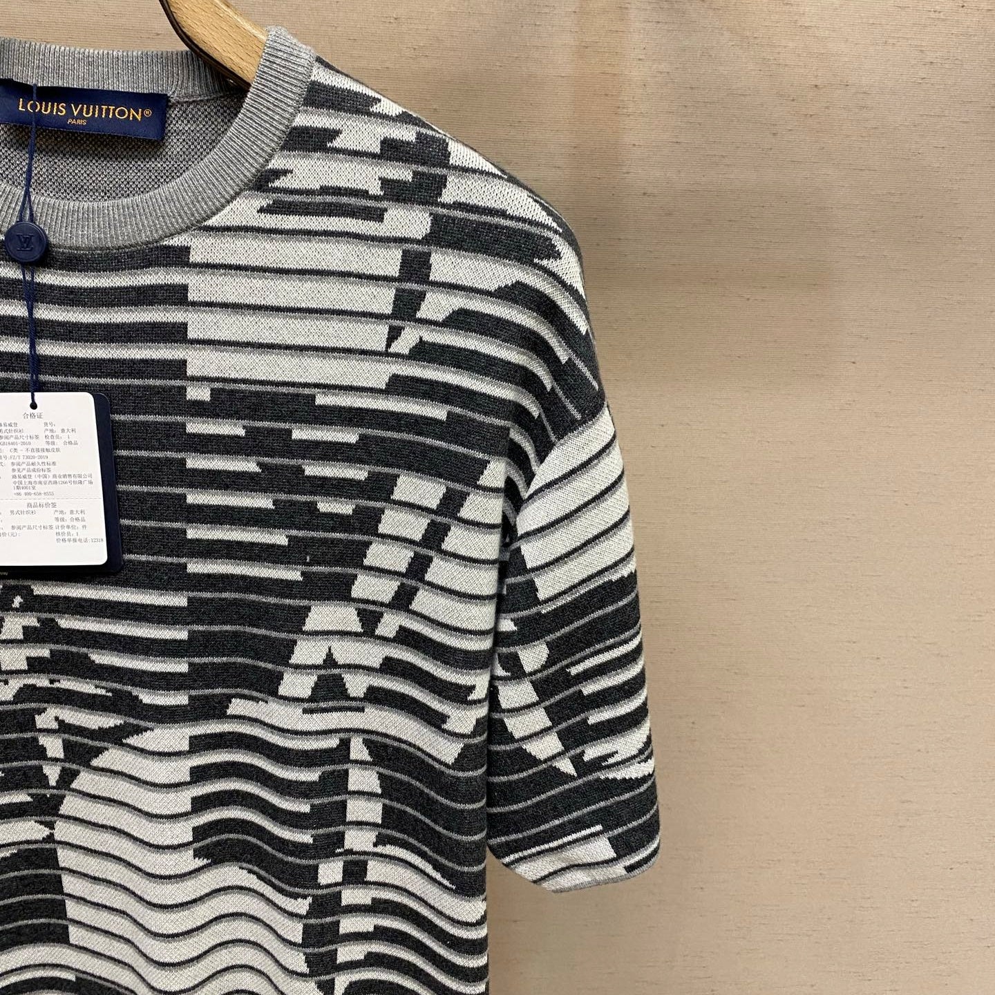 그래픽 자카드 반팔 티셔츠 (Graphic Jacquard Short-Sleeve T-Shirt)