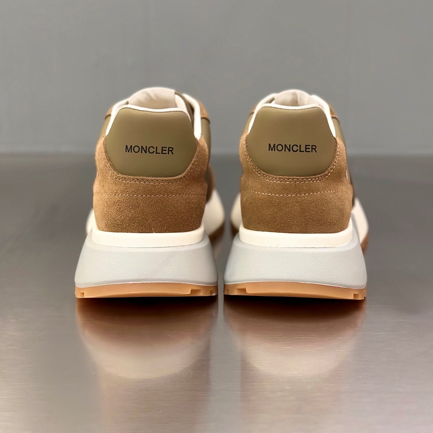 네오프렌 스니커즈 (neoprene sneakers)