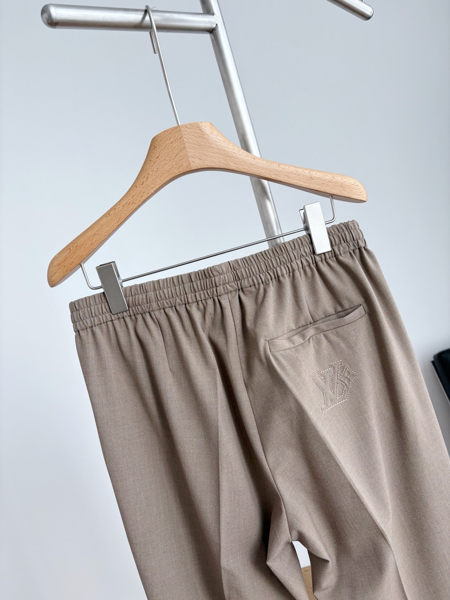 울 V넥 팬츠 (Wool V-neck pants)