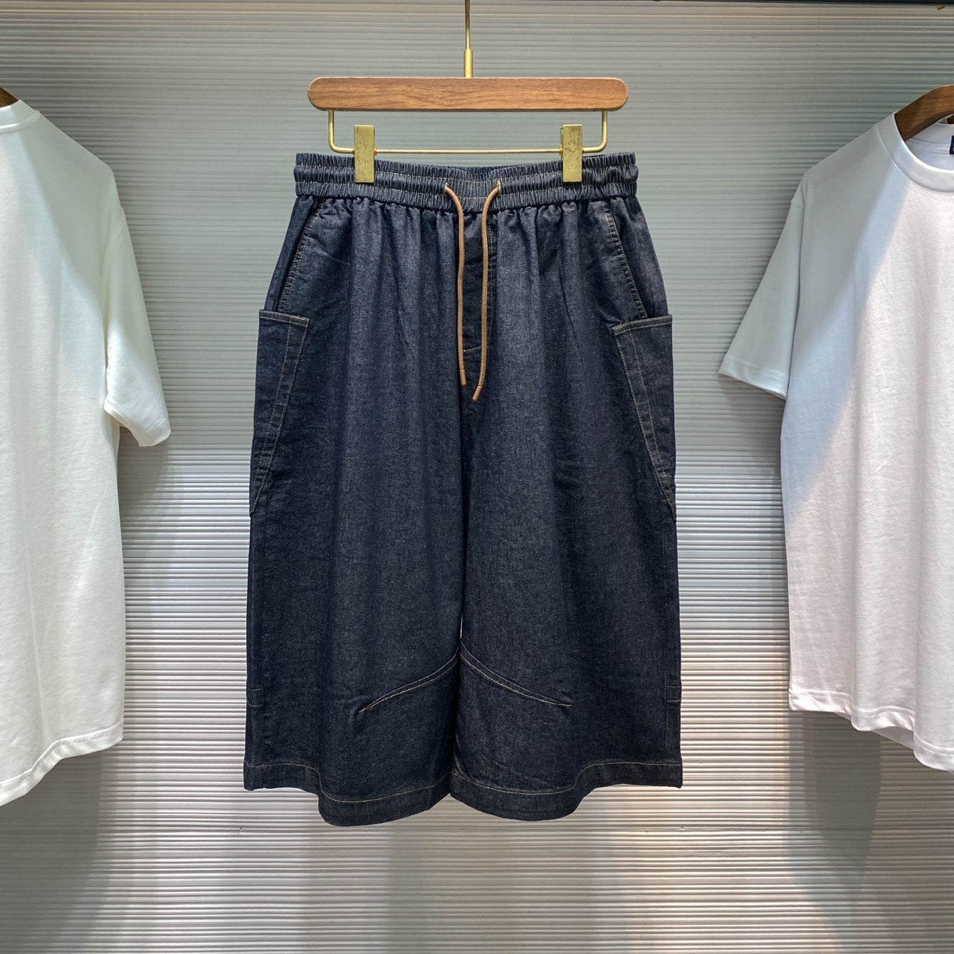 와이드 숏팬츠 (Wide shorts)